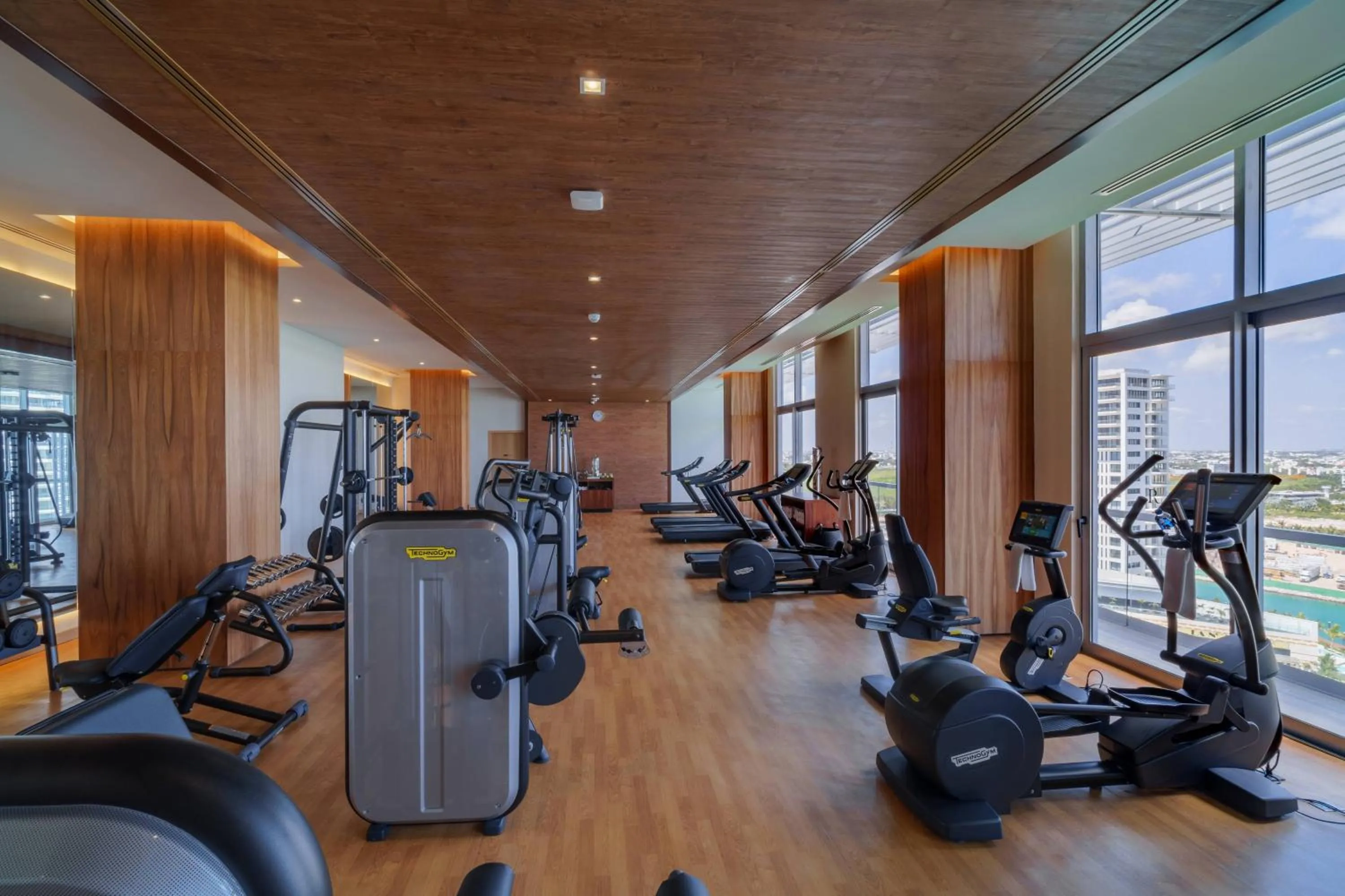 Fitness centre/facilities in Renaissance Cancun Resort & Marina