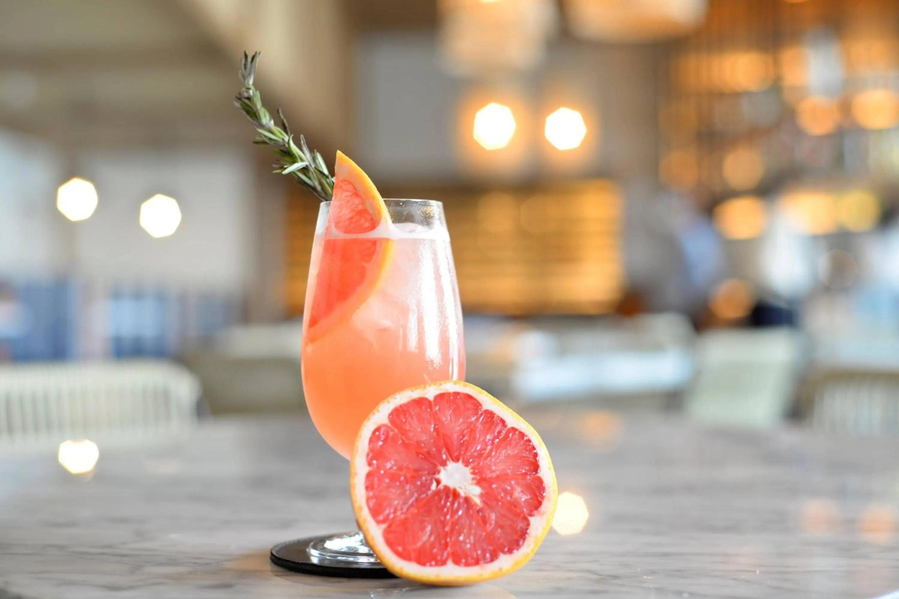 Lounge or bar in Renaissance Cancun Resort & Marina