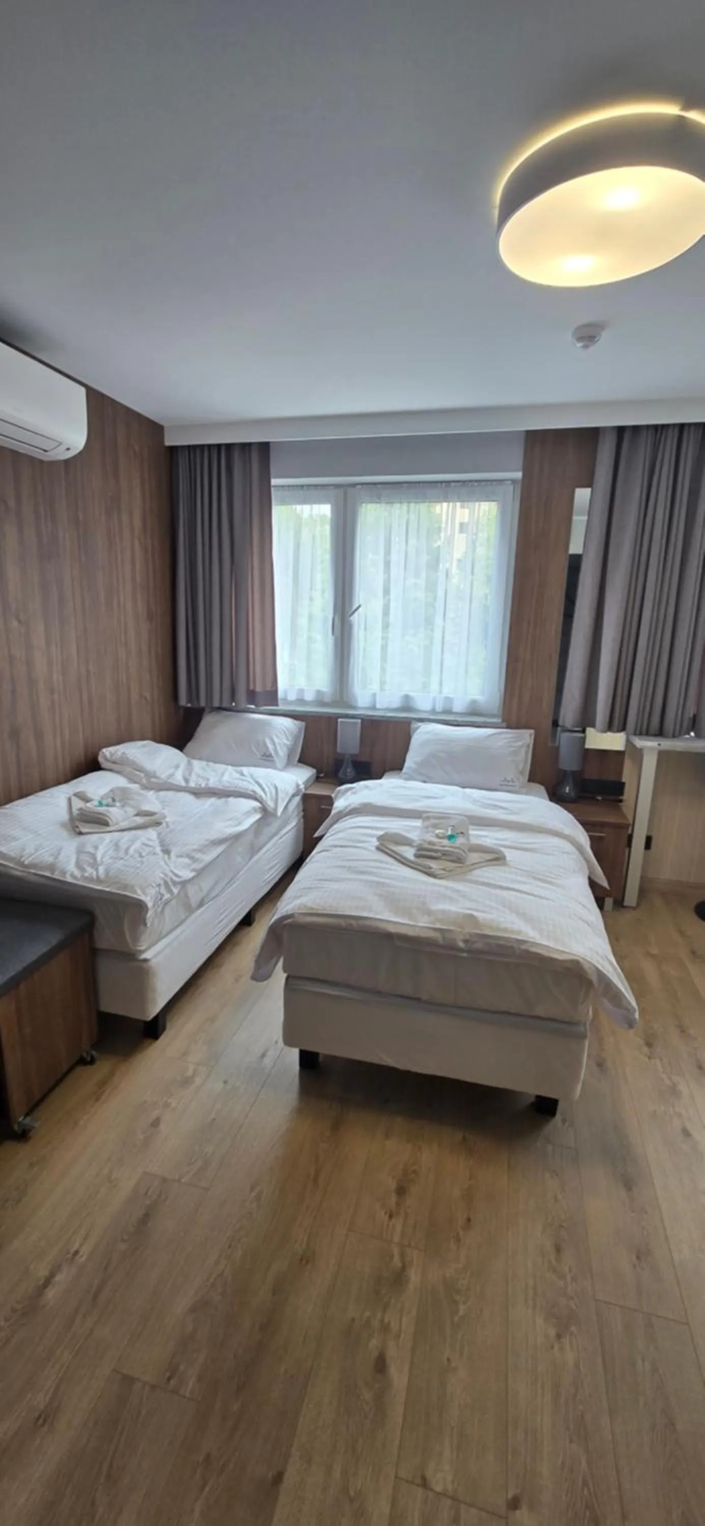 Bed in Metropolis Apartamenty Centrum