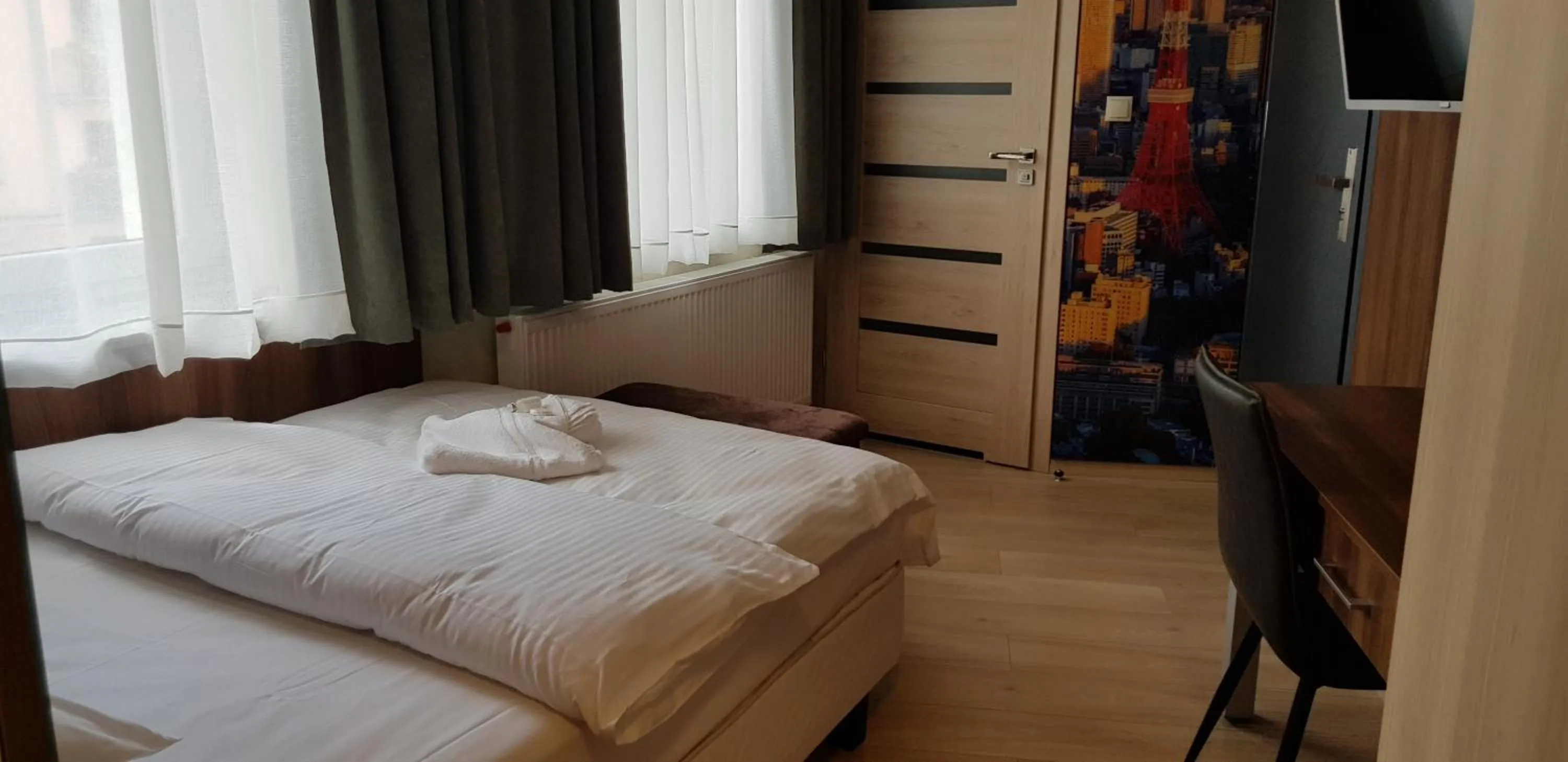 Bed in Metropolis Apartamenty Centrum