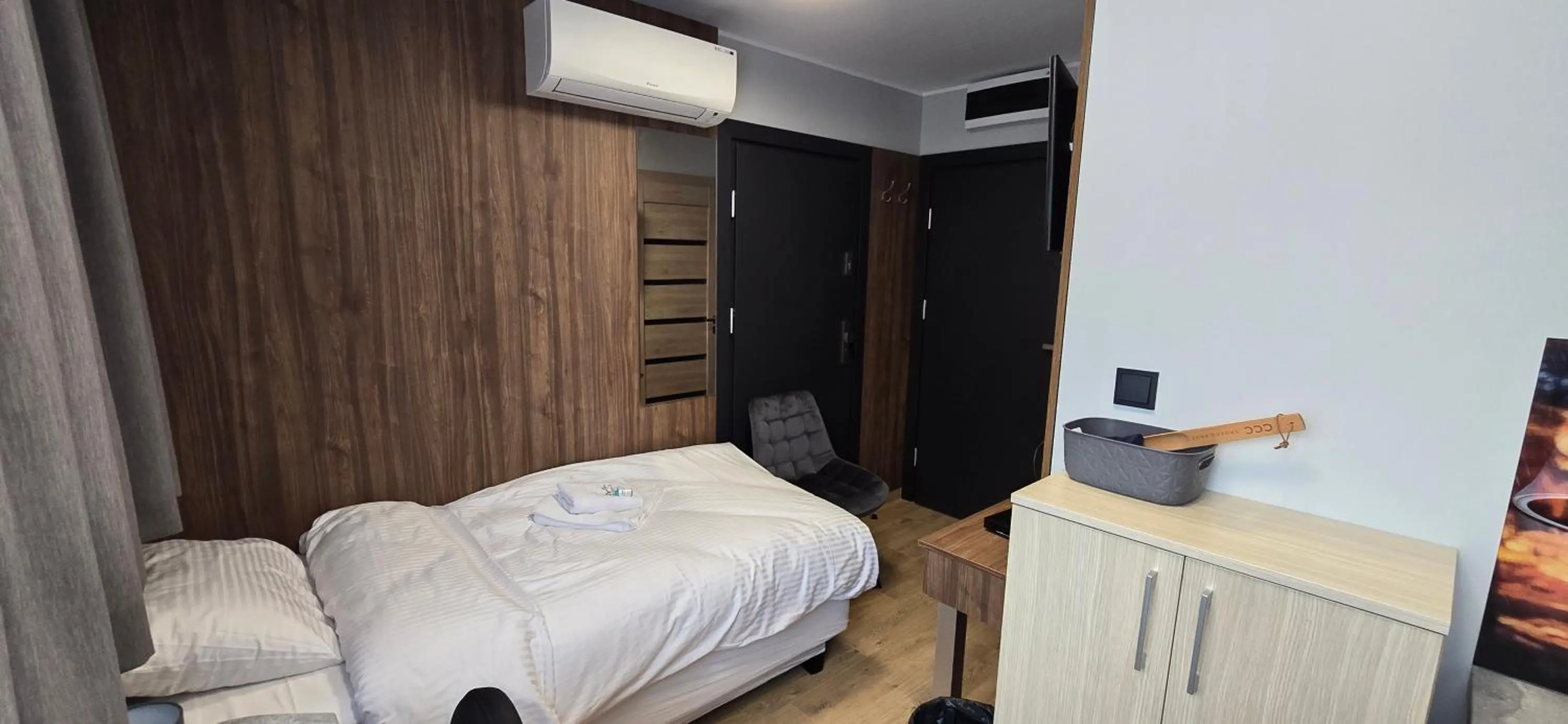 Bed in Metropolis Apartamenty Centrum