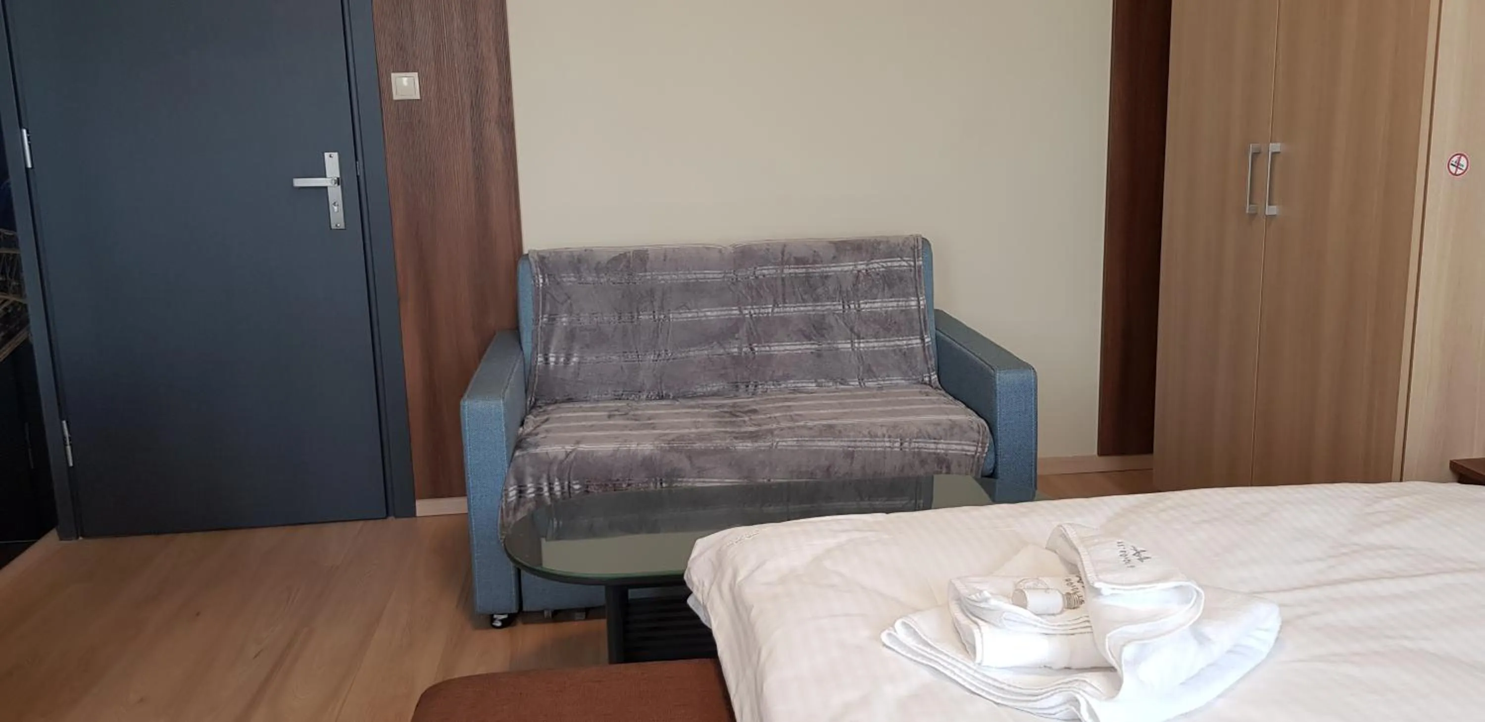 Decorative detail, Bed in Metropolis Apartamenty Centrum