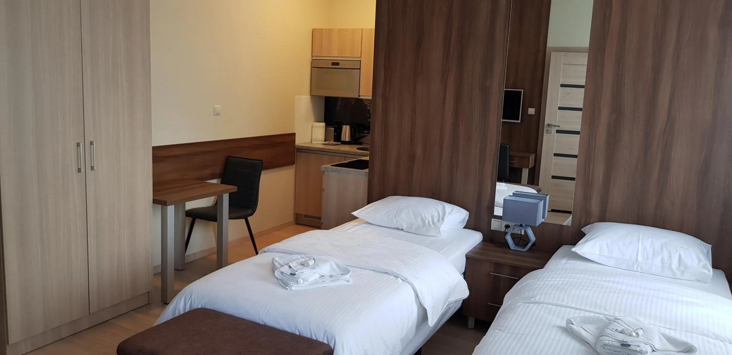 Bed in Metropolis Apartamenty Centrum