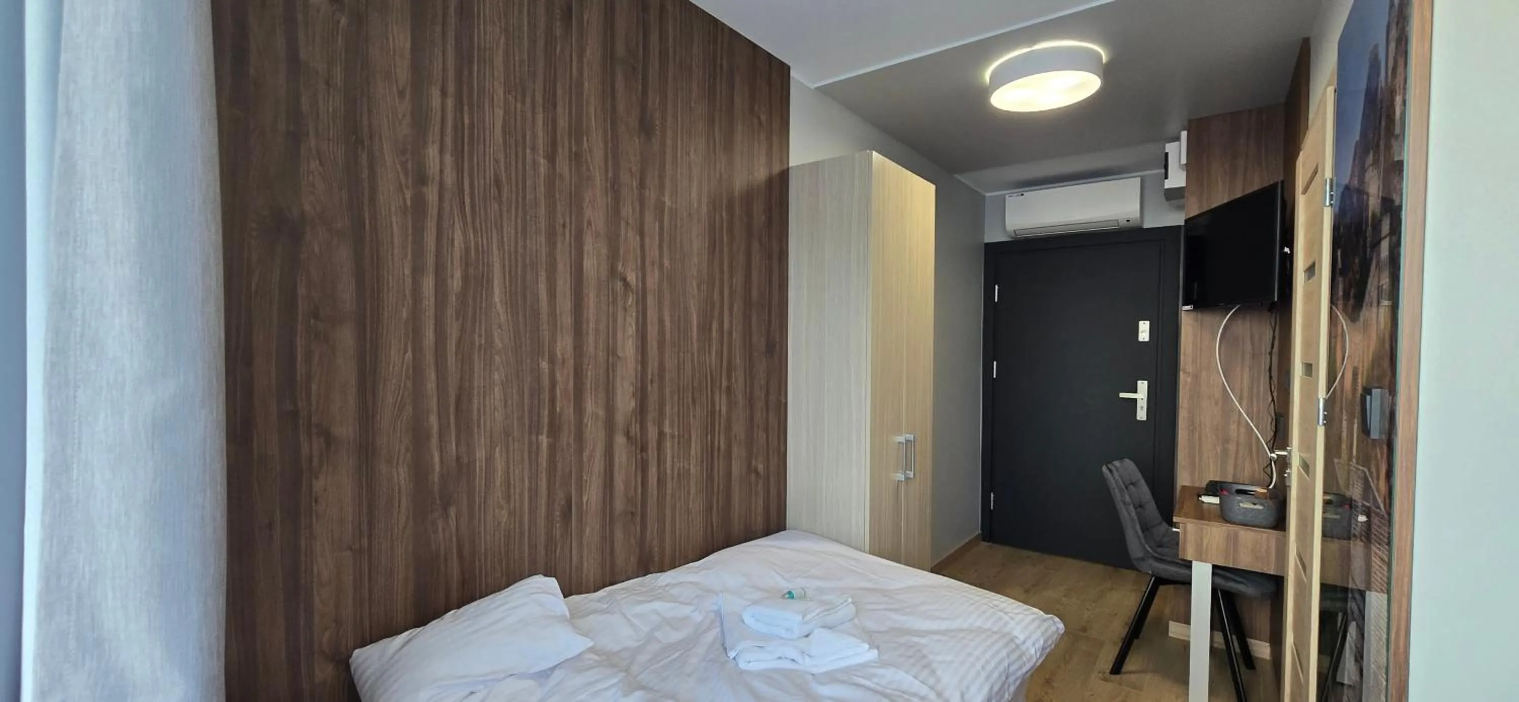 Bed in Metropolis Apartamenty Centrum