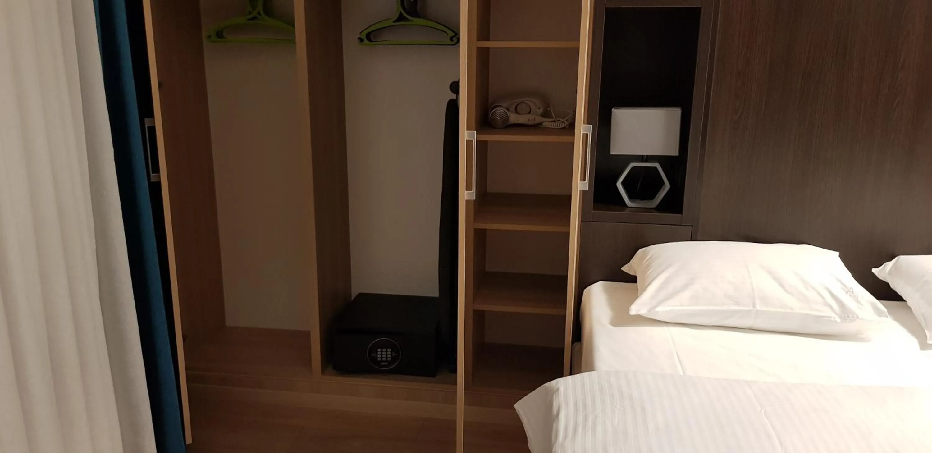 Bed in Metropolis Apartamenty Centrum