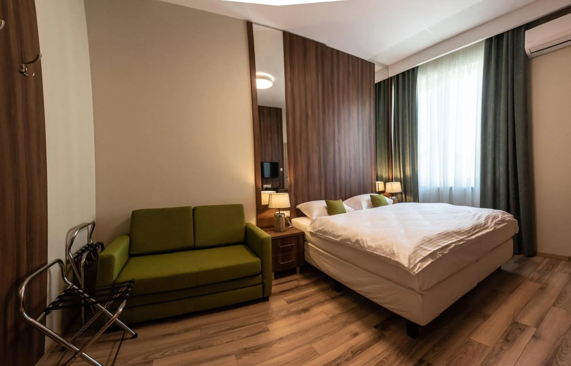 Bed in Metropolis Apartamenty Centrum