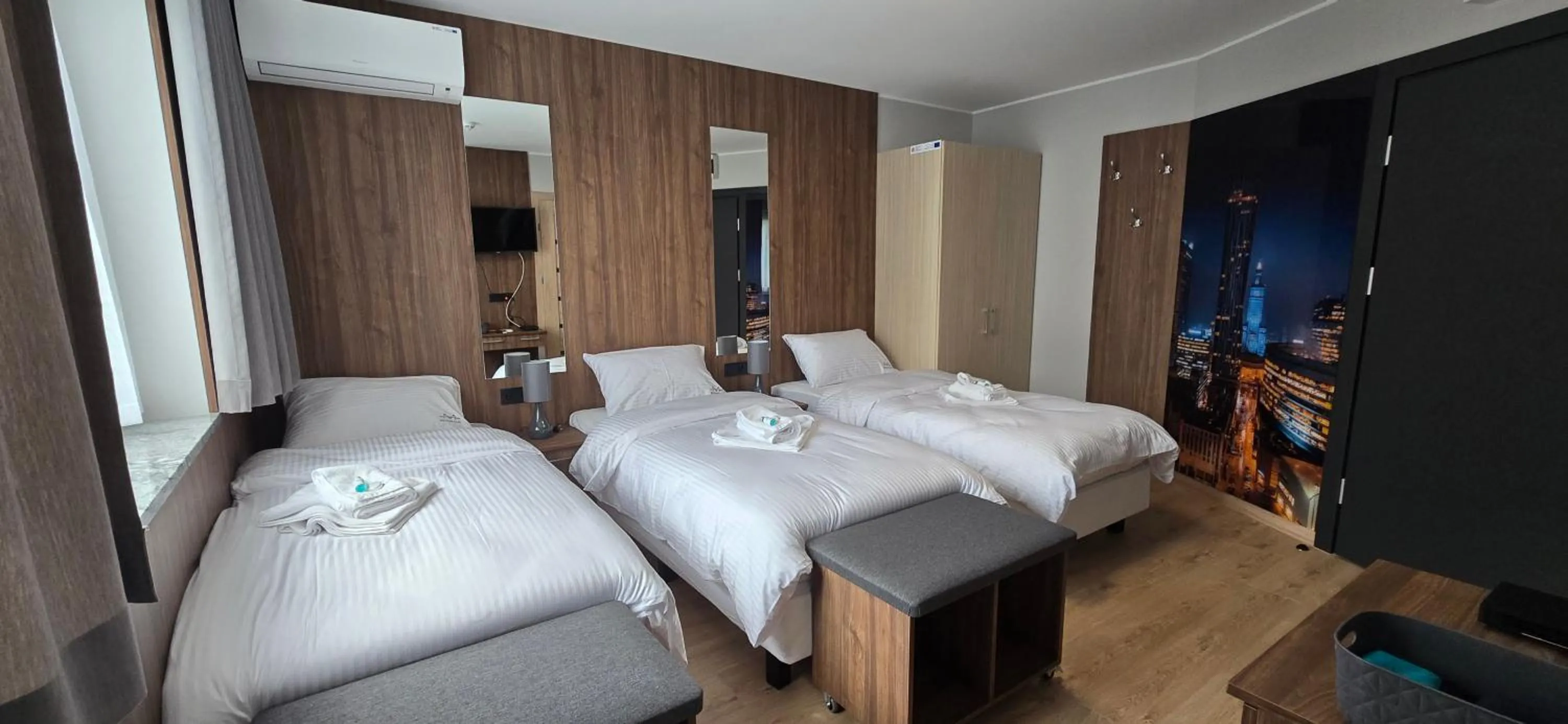 Photo of the whole room, Bed in Metropolis Apartamenty Centrum
