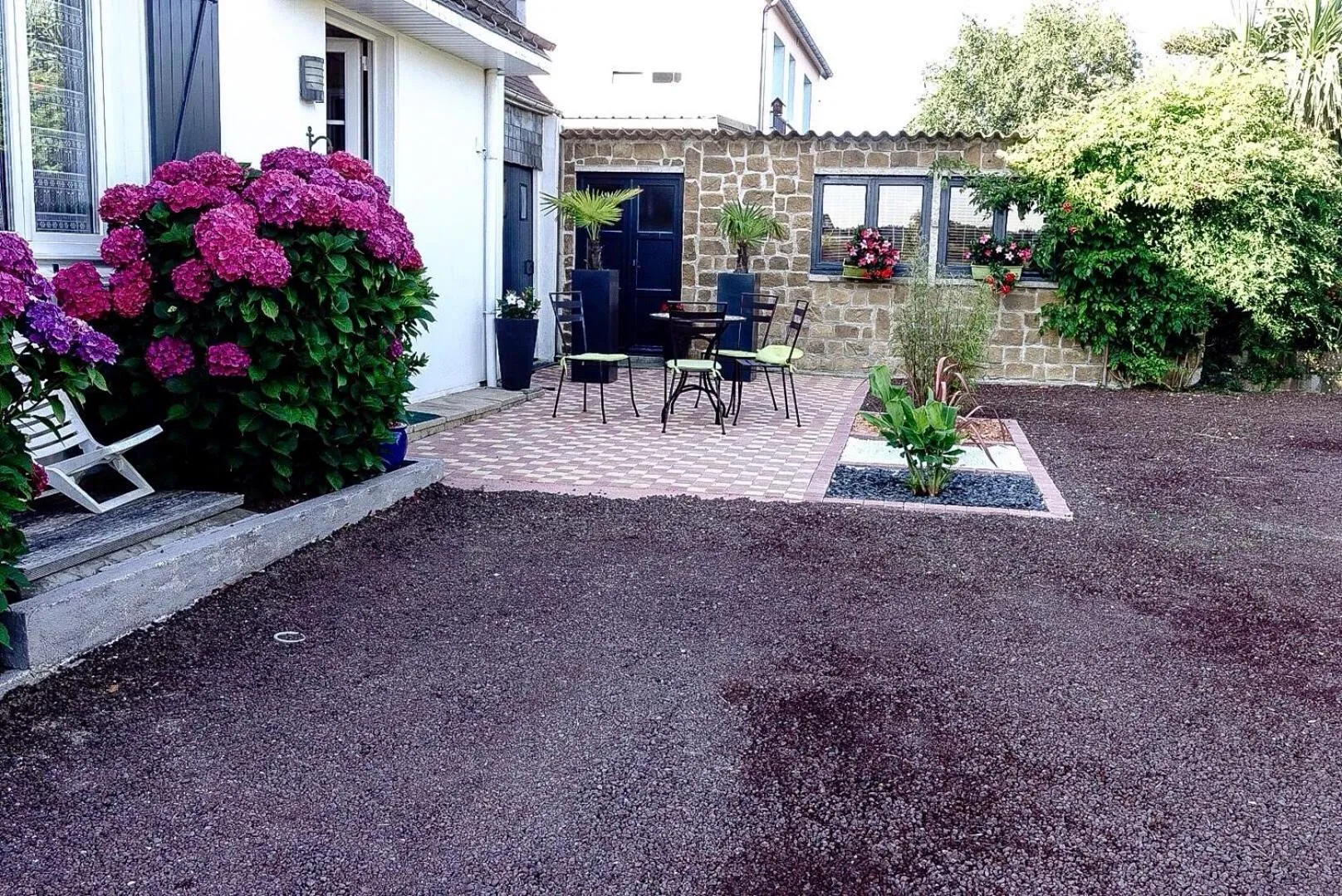 Property building in CHAMBRES D'HÔTES LOPERHET