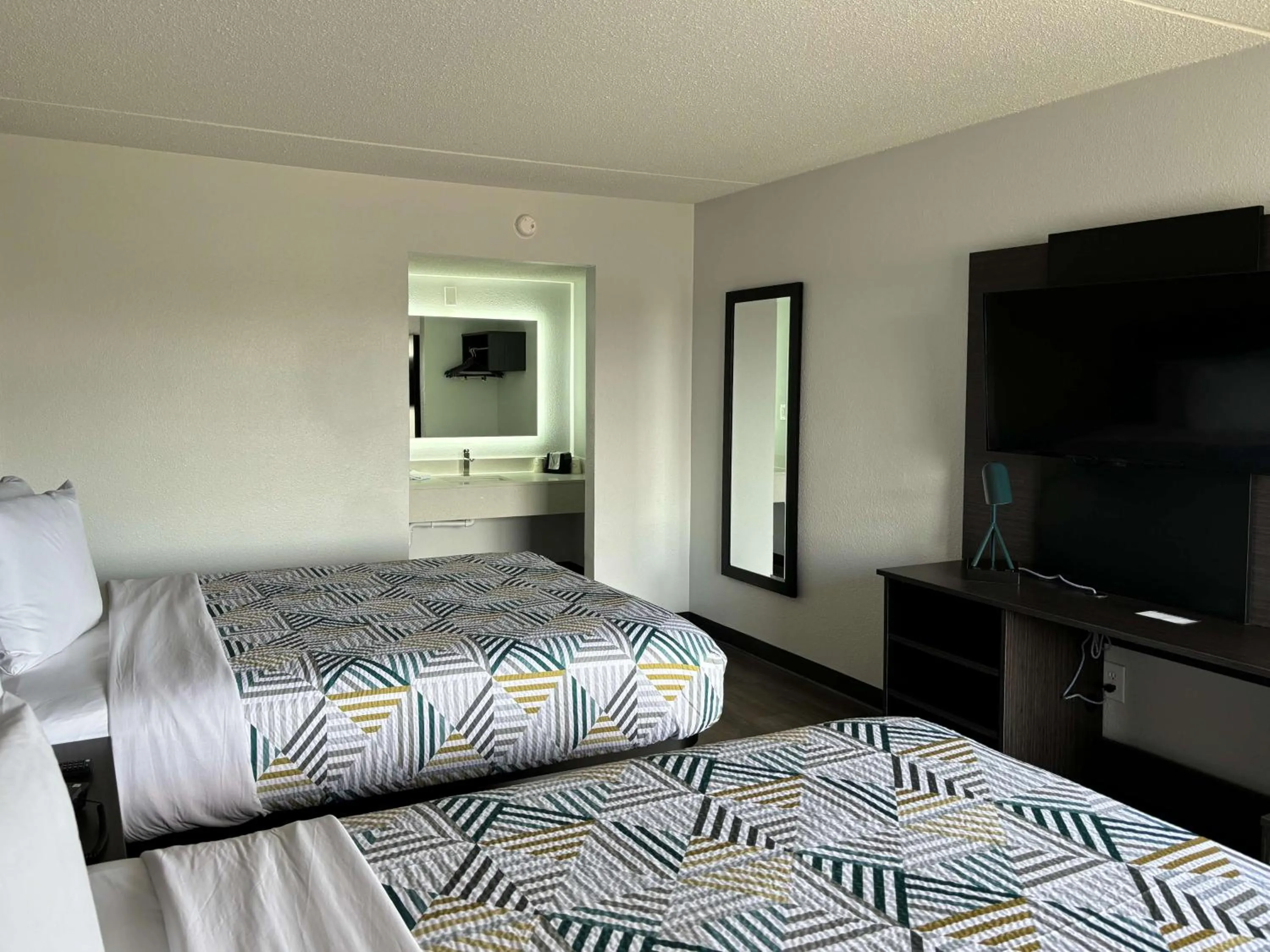 Bedroom, Bed in Motel 6 Richmond, KY EKU Campus Area