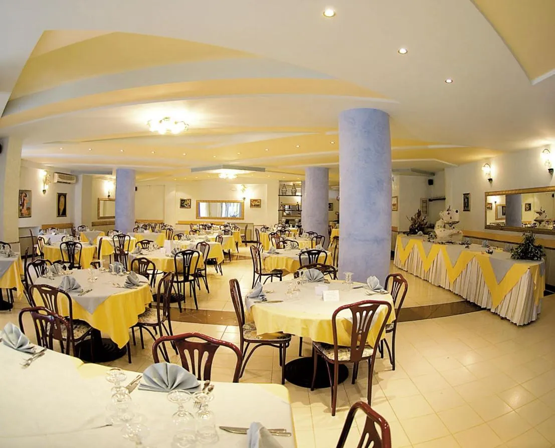 Restaurant/places to eat in Villaggio Hotel Club La Pace