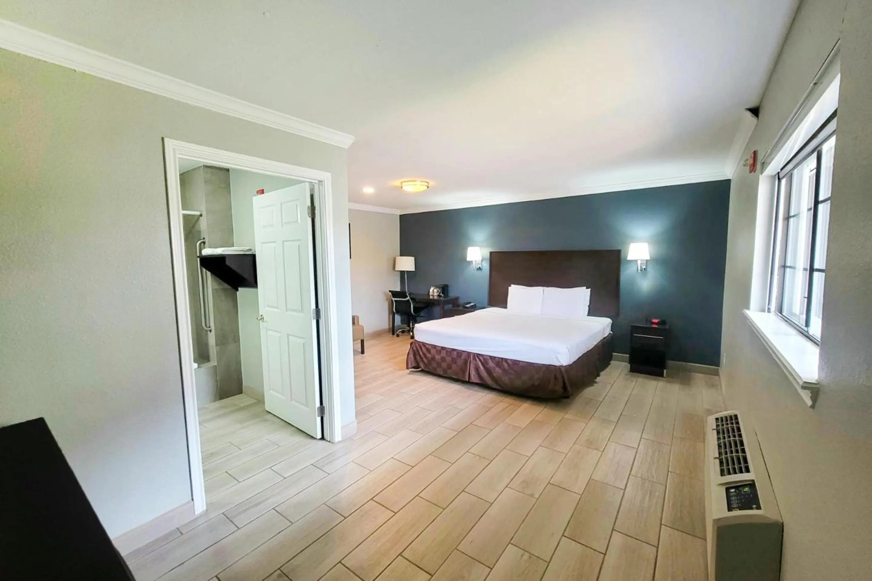 Bedroom, Bed in OYO Hotel McAllen Airport South