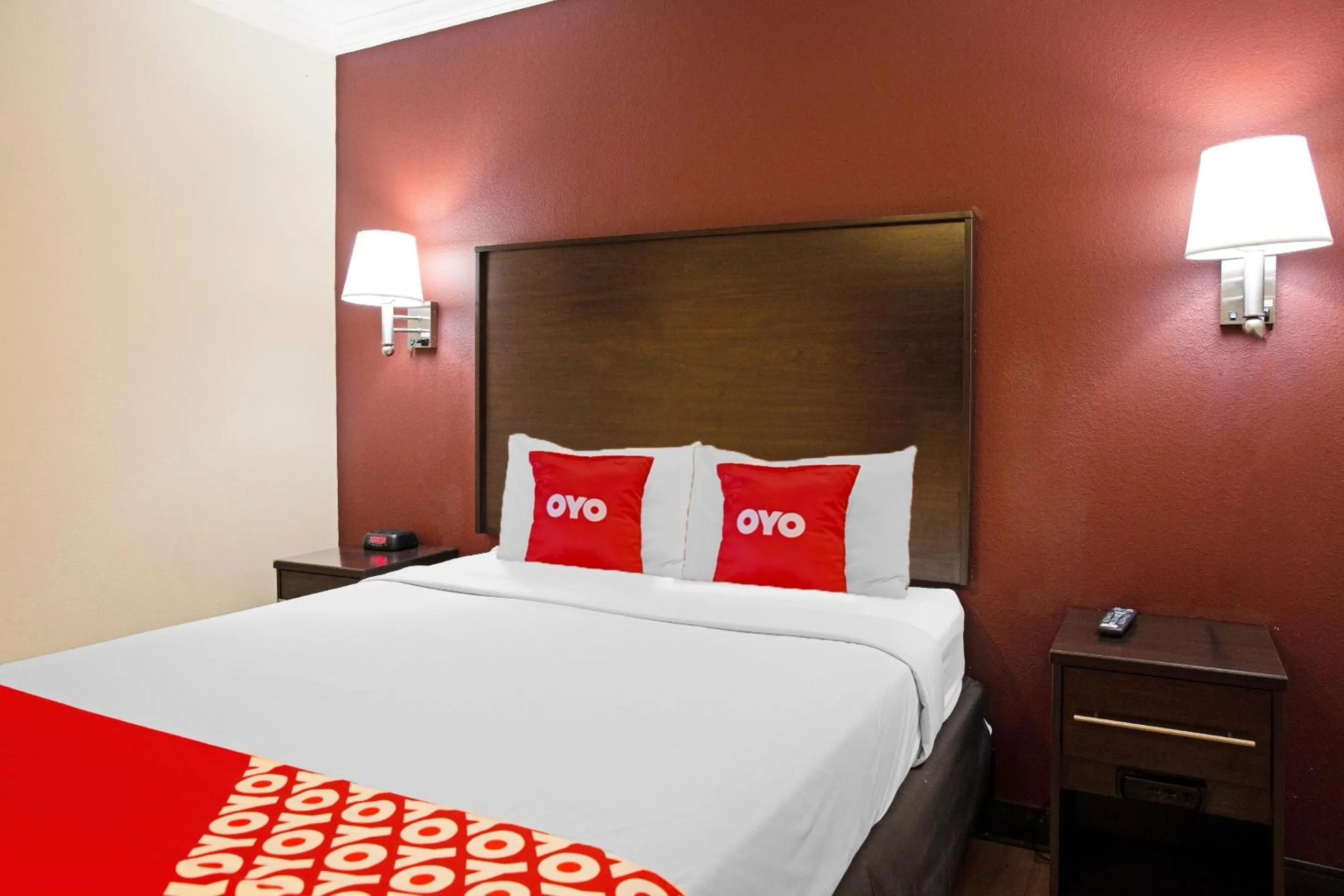 Bedroom, Bed in OYO Hotel McAllen Airport South