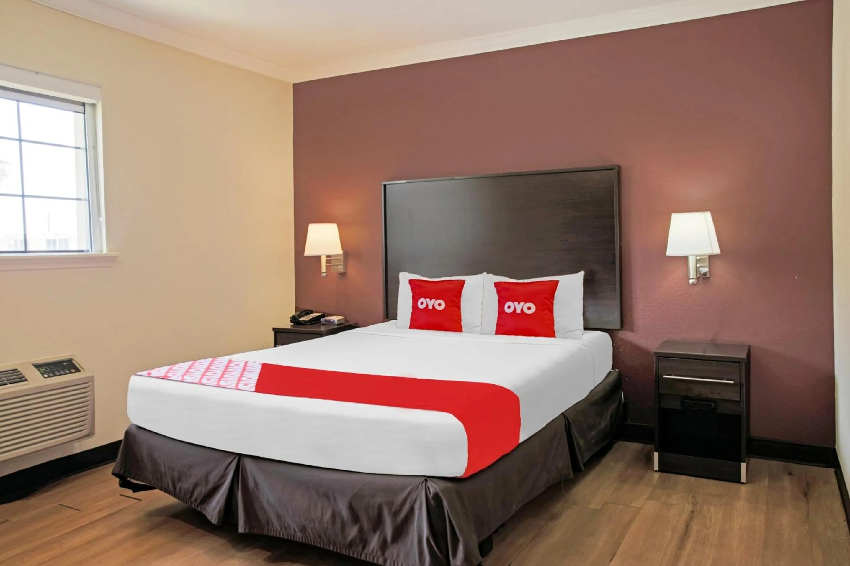 Bedroom, Bed in OYO Hotel McAllen Airport South