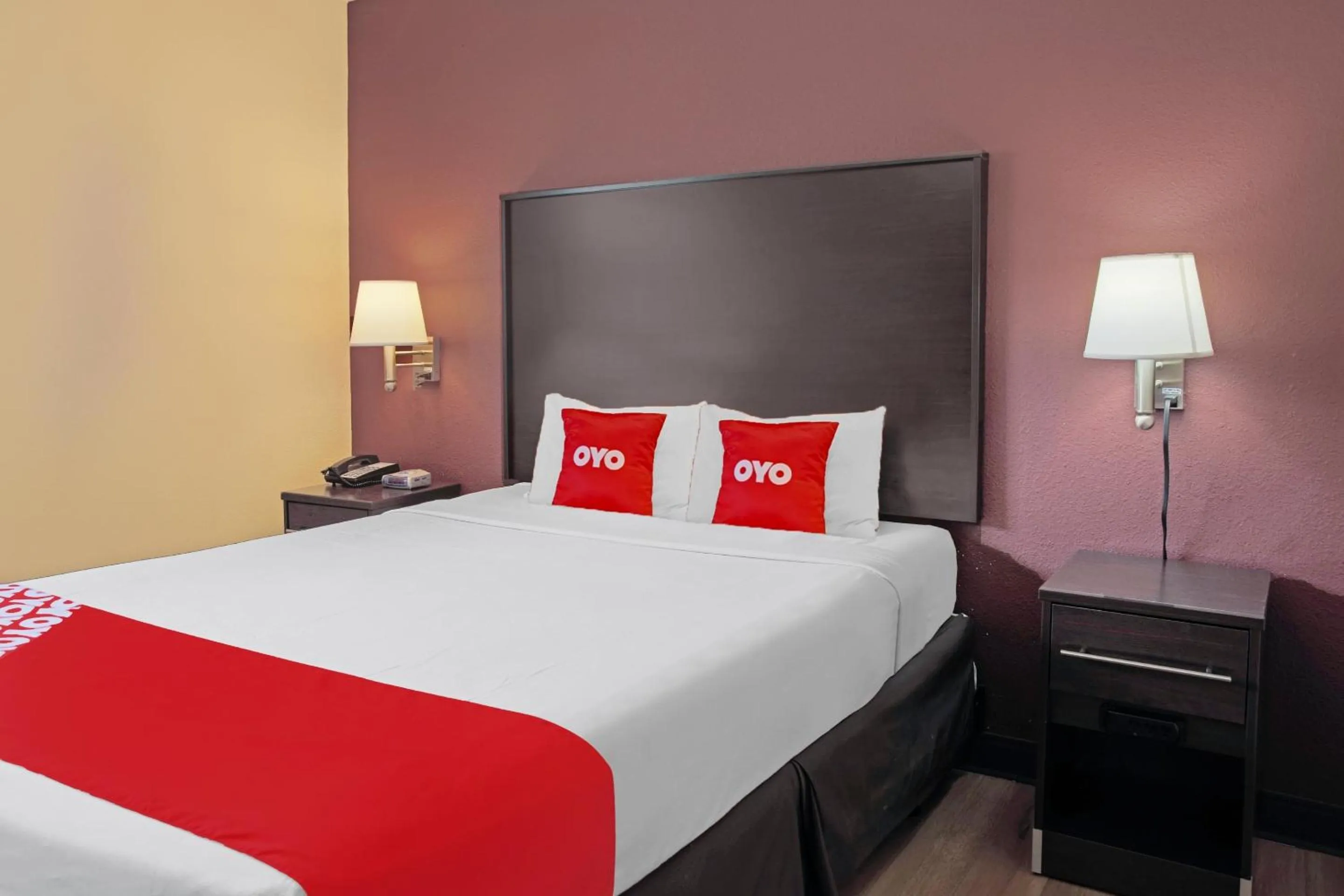 Bedroom, Bed in OYO Hotel McAllen Airport South