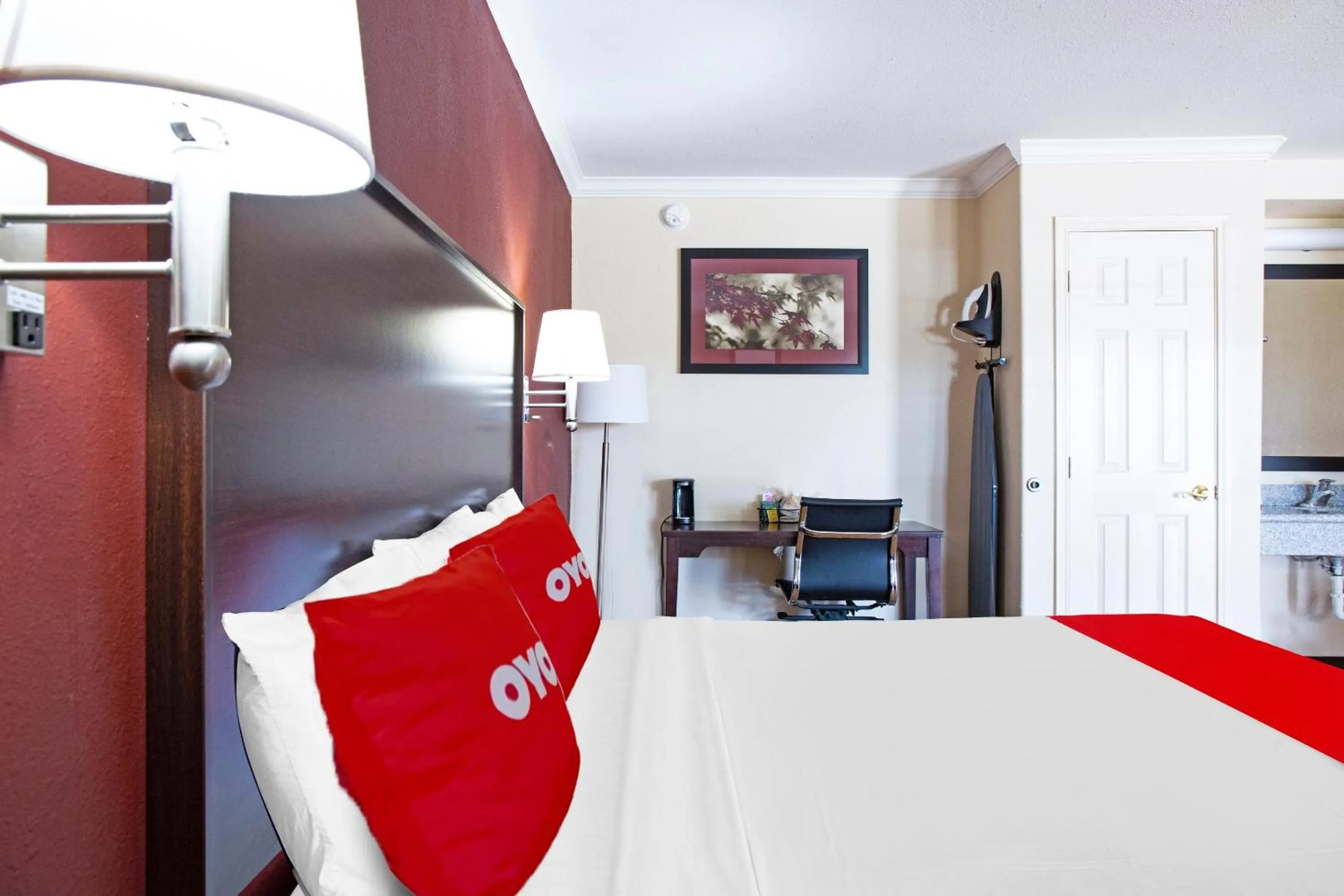 Bedroom, Bed in OYO Hotel McAllen Airport South