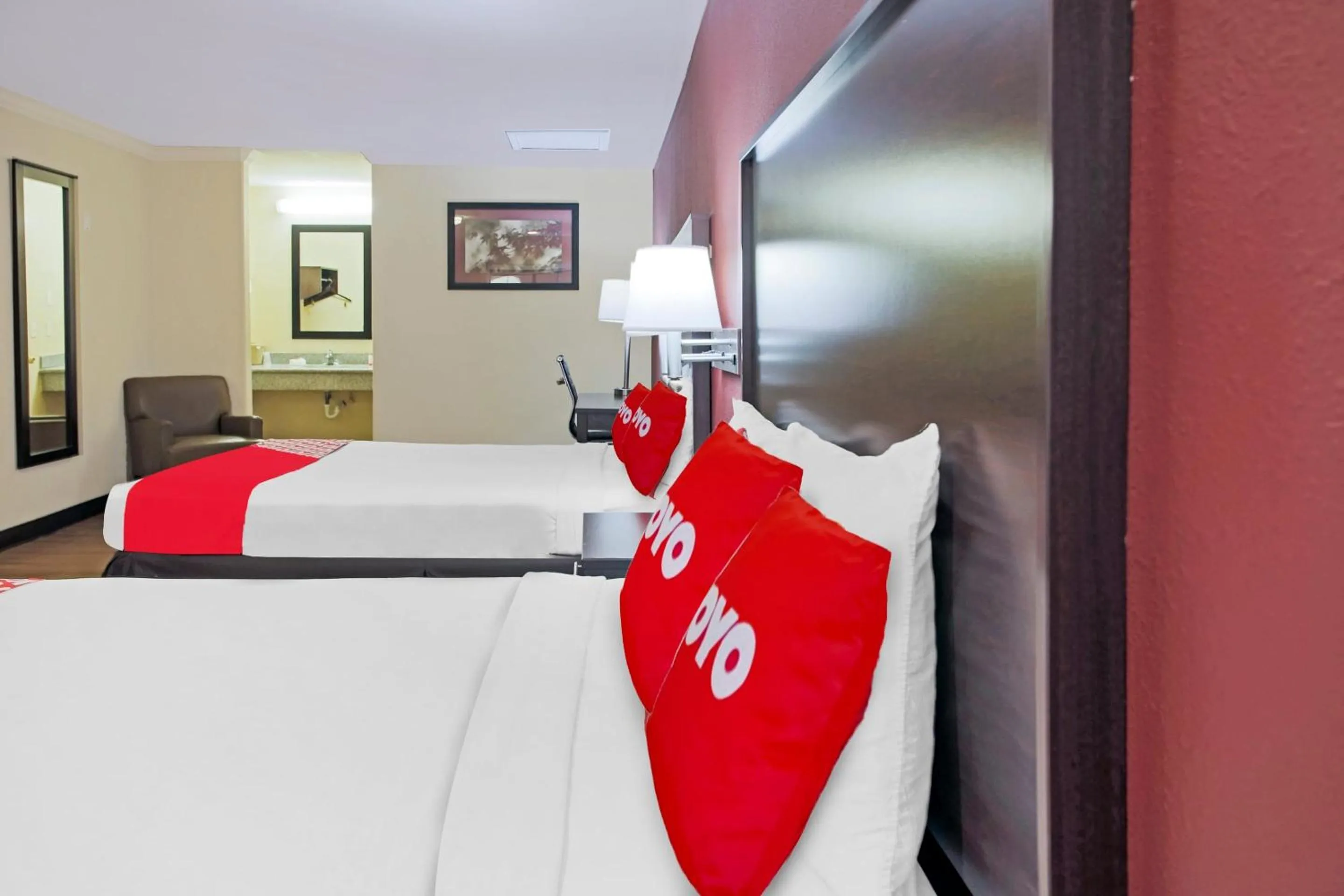 Bedroom, Bed in OYO Hotel McAllen Airport South