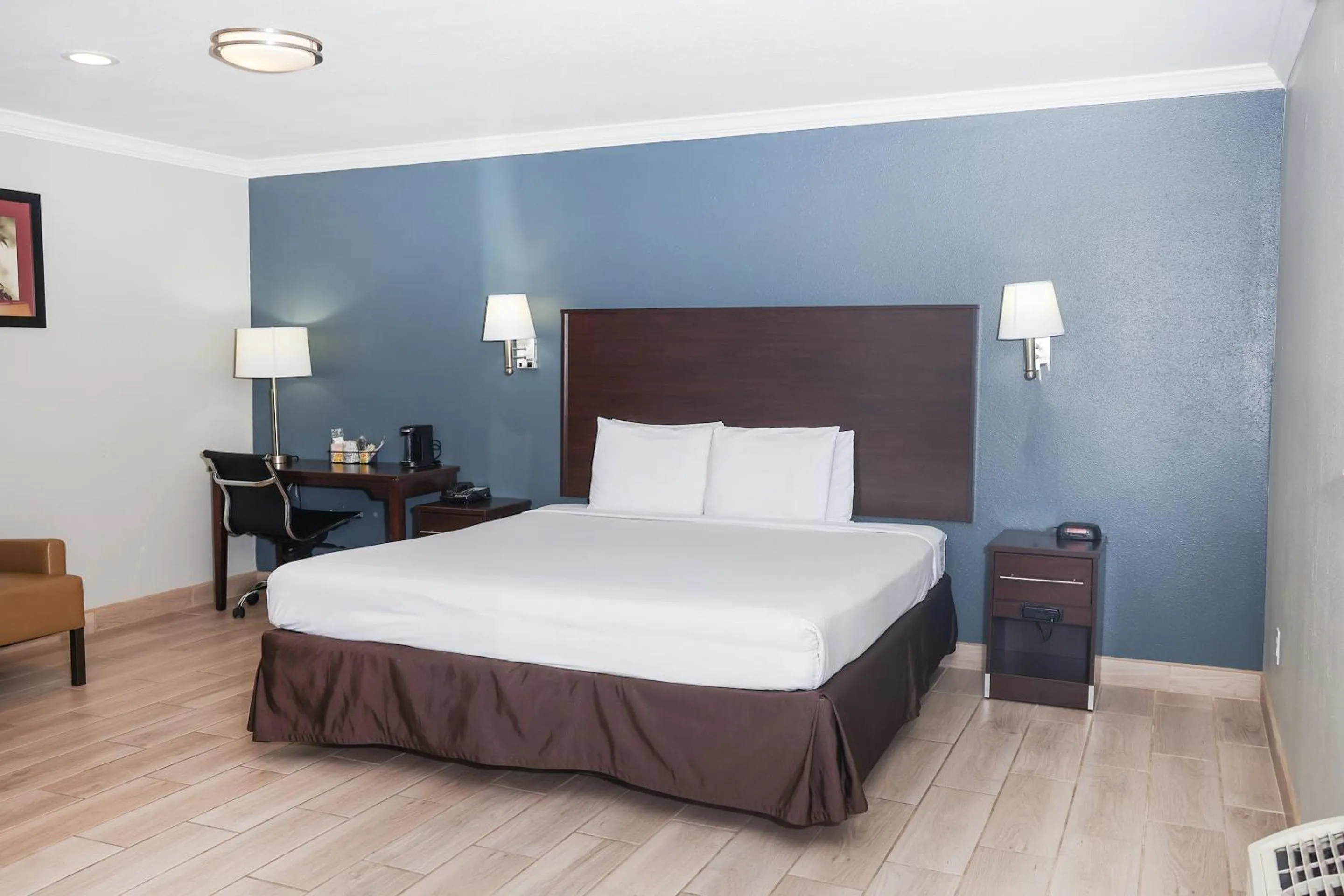 Bedroom, Bed in OYO Hotel McAllen Airport South