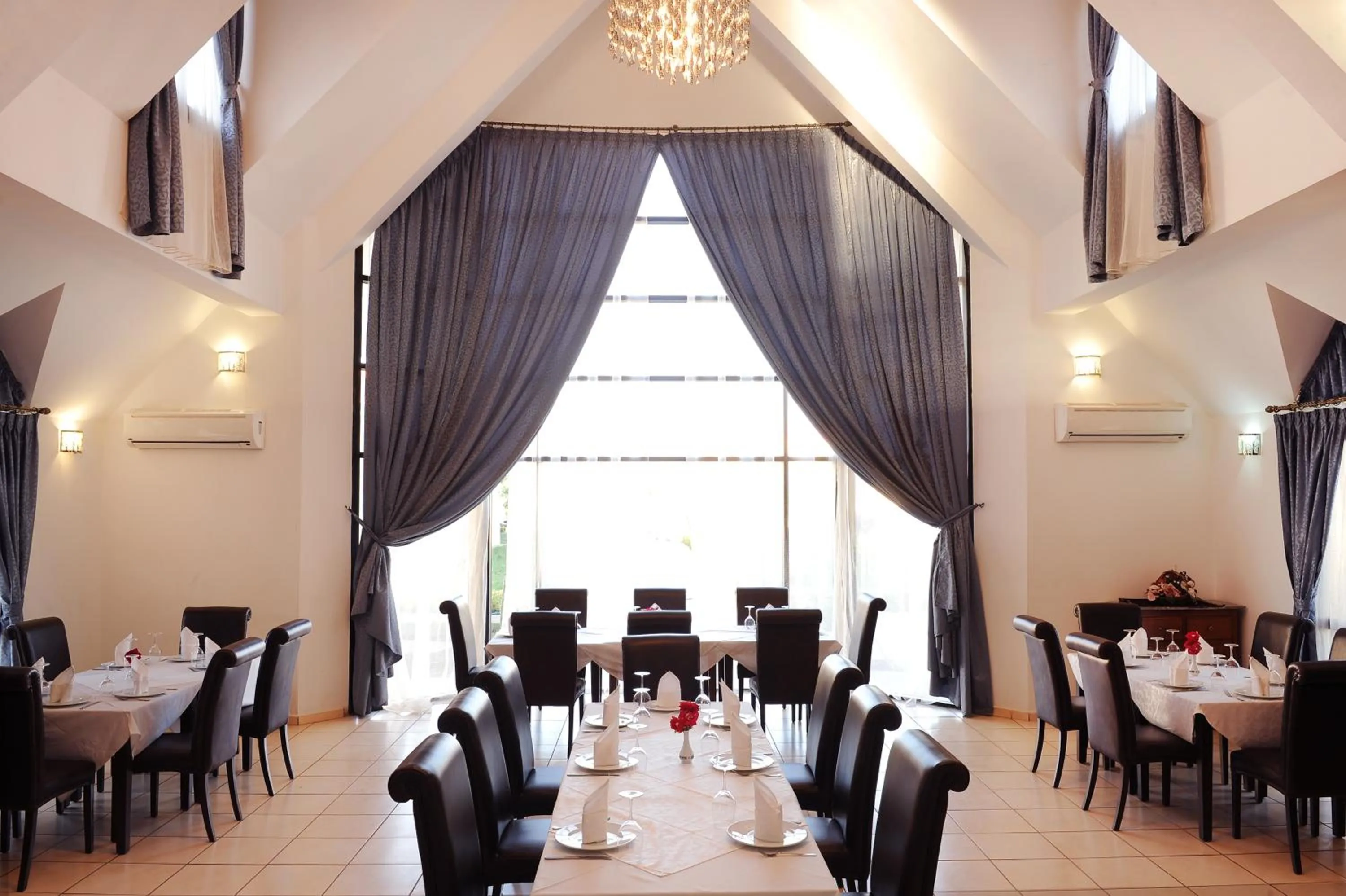 Restaurant/places to eat in Farah Inn Ifrane