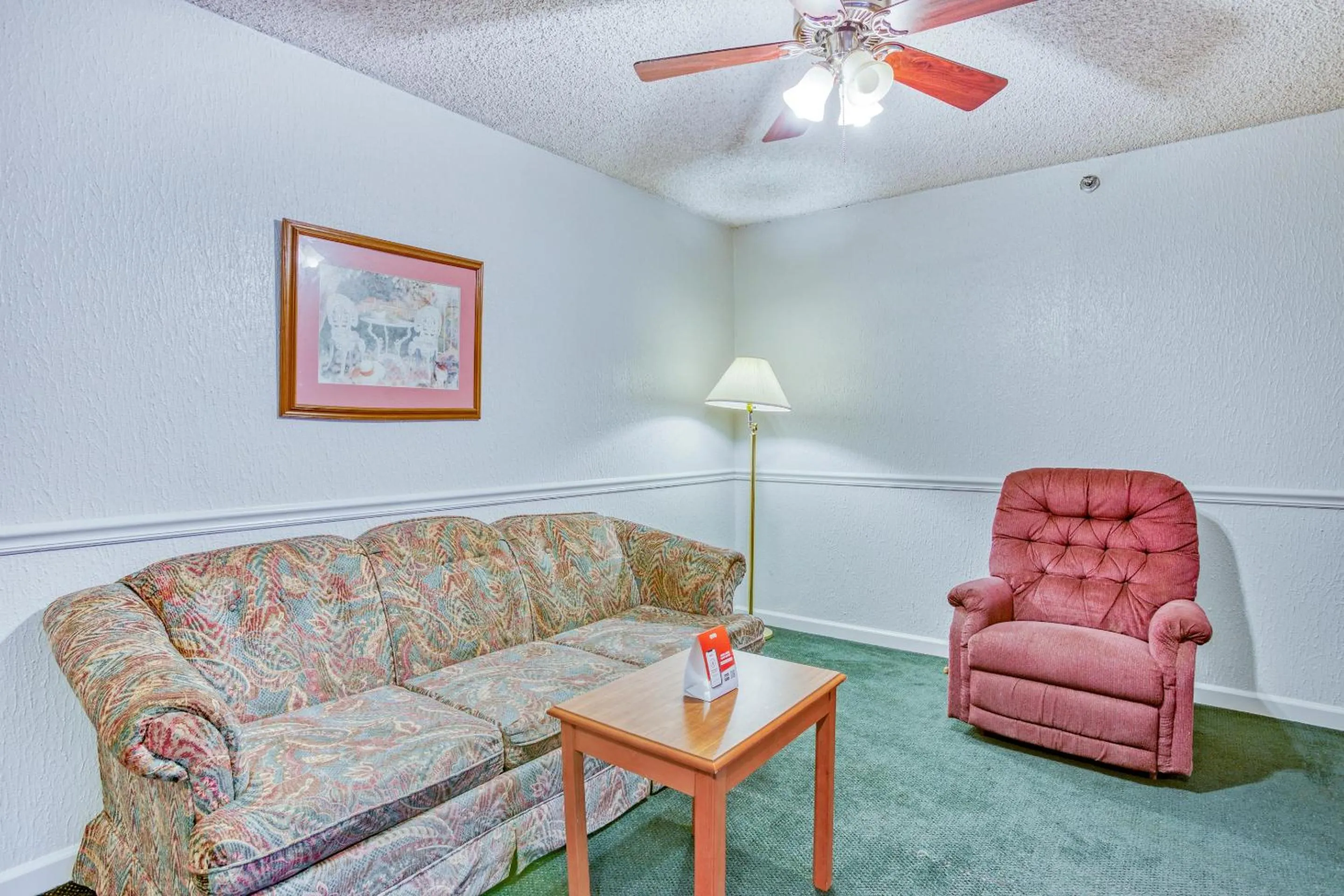 Bedroom in OYO Townhouse Tulsa Woodland Hills