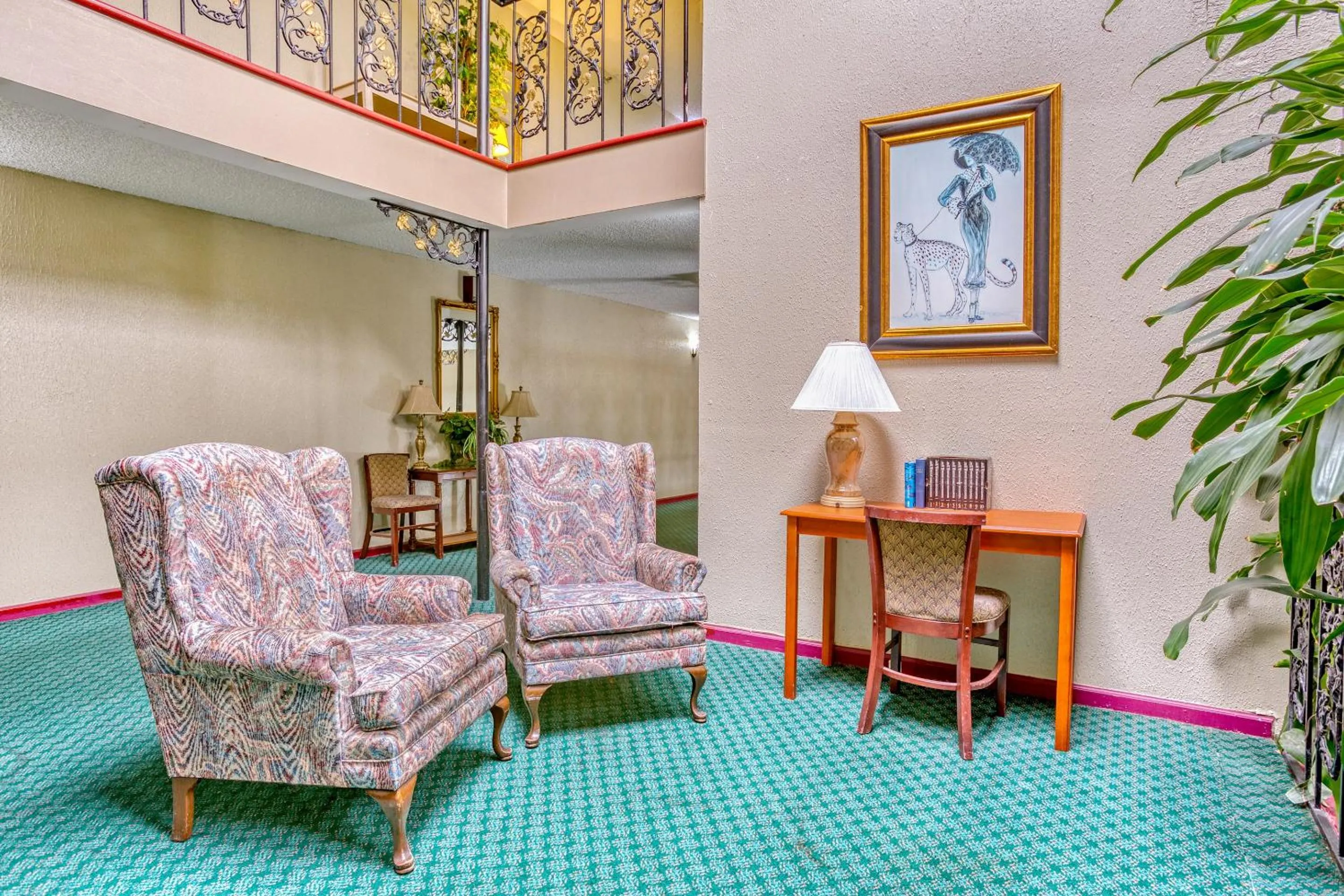 Lobby or reception in OYO Townhouse Tulsa Woodland Hills