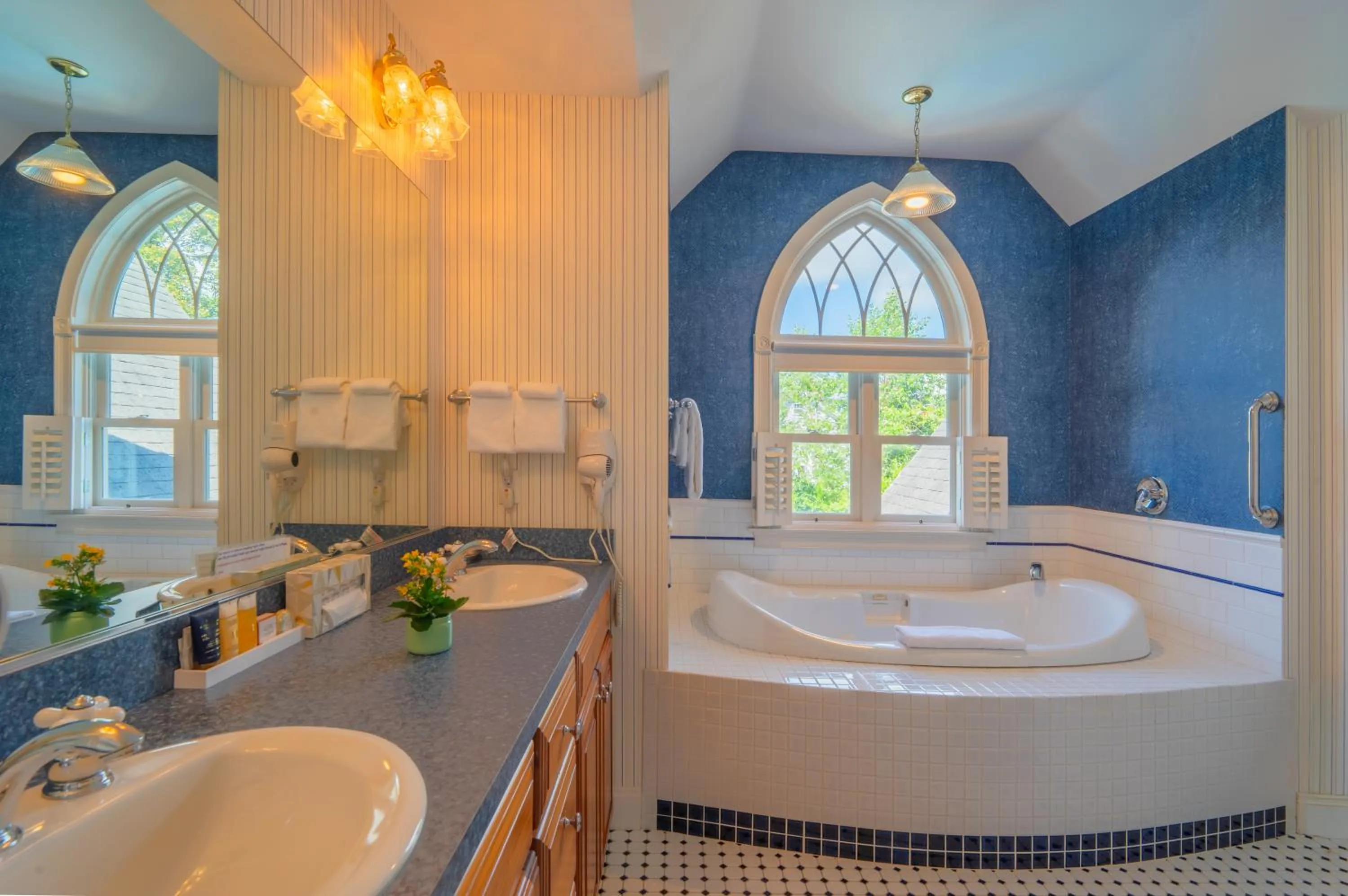 Hot Tub in The Winstead Inn