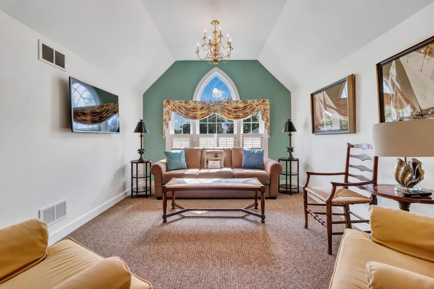 Living room in The Winstead Inn