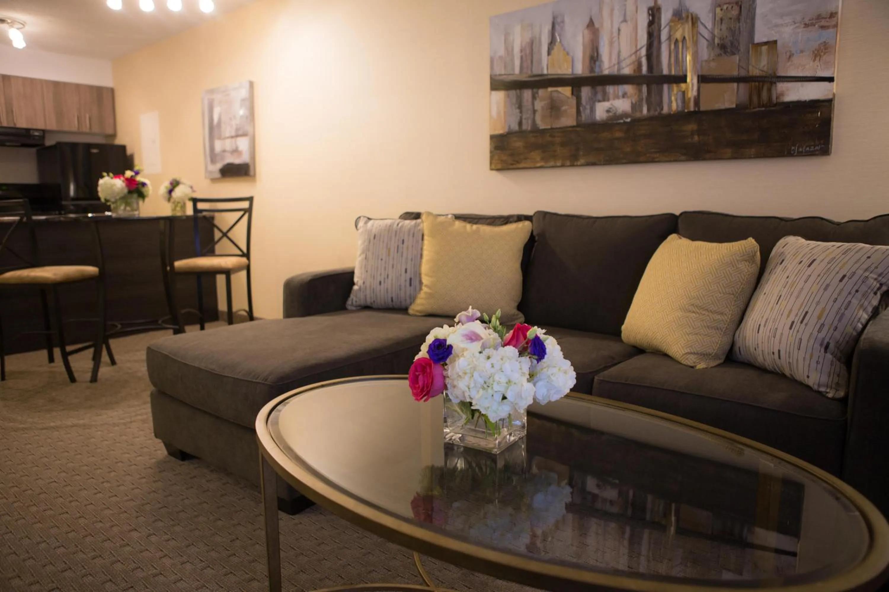 Cartier Place Suite Hotel