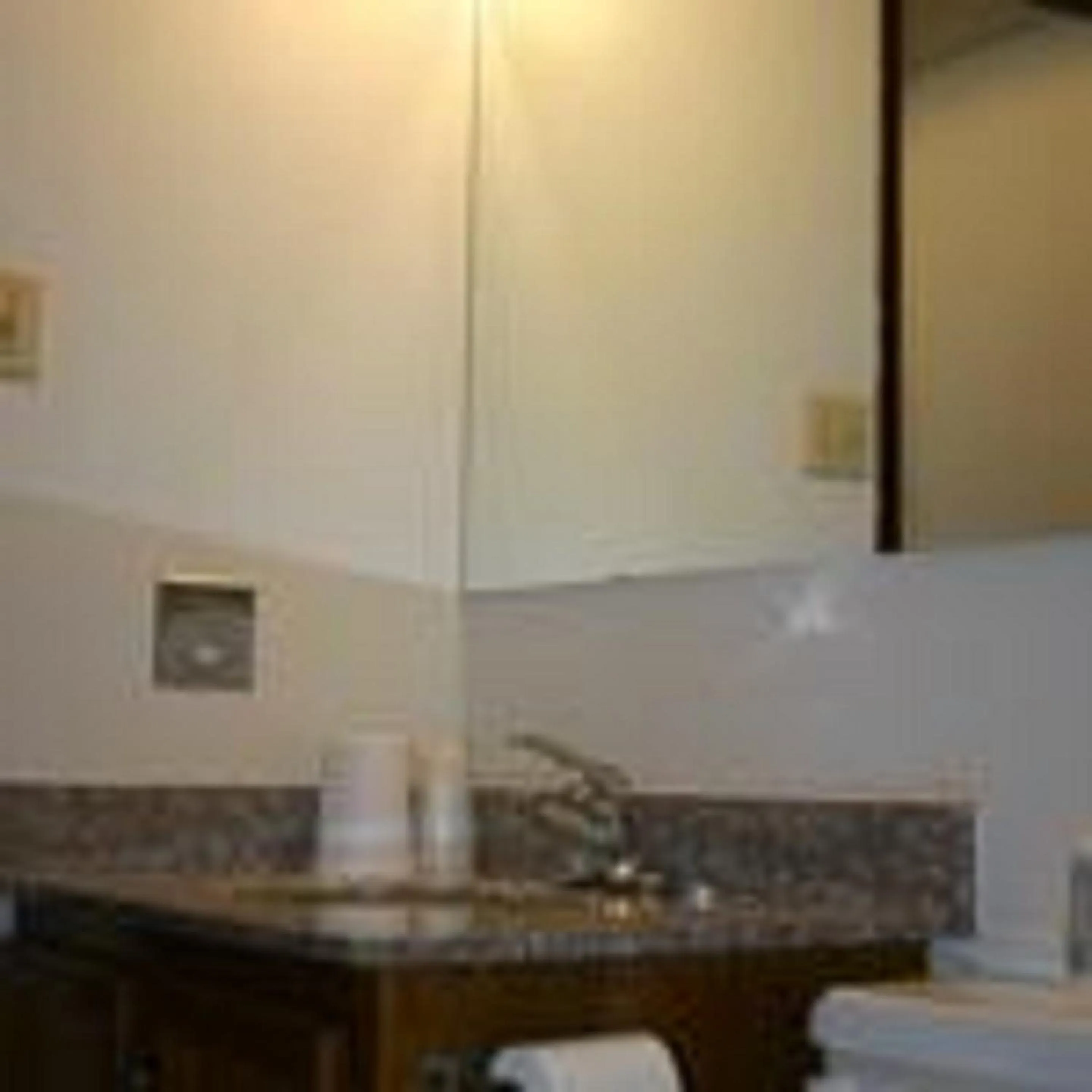 Bathroom in Pleasant Valley Motel Houston