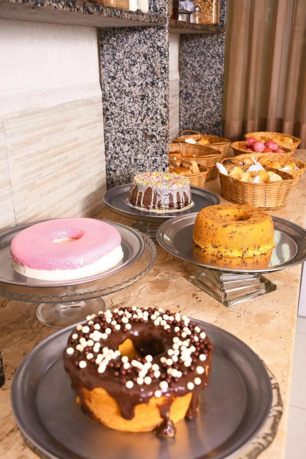 Food in Hotel Aquarius