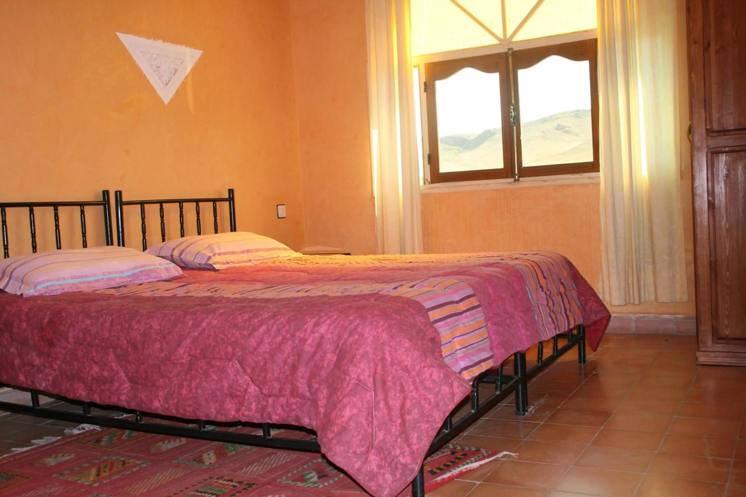 Photo of the whole room, Bed in Auberge Restaurant le Safran