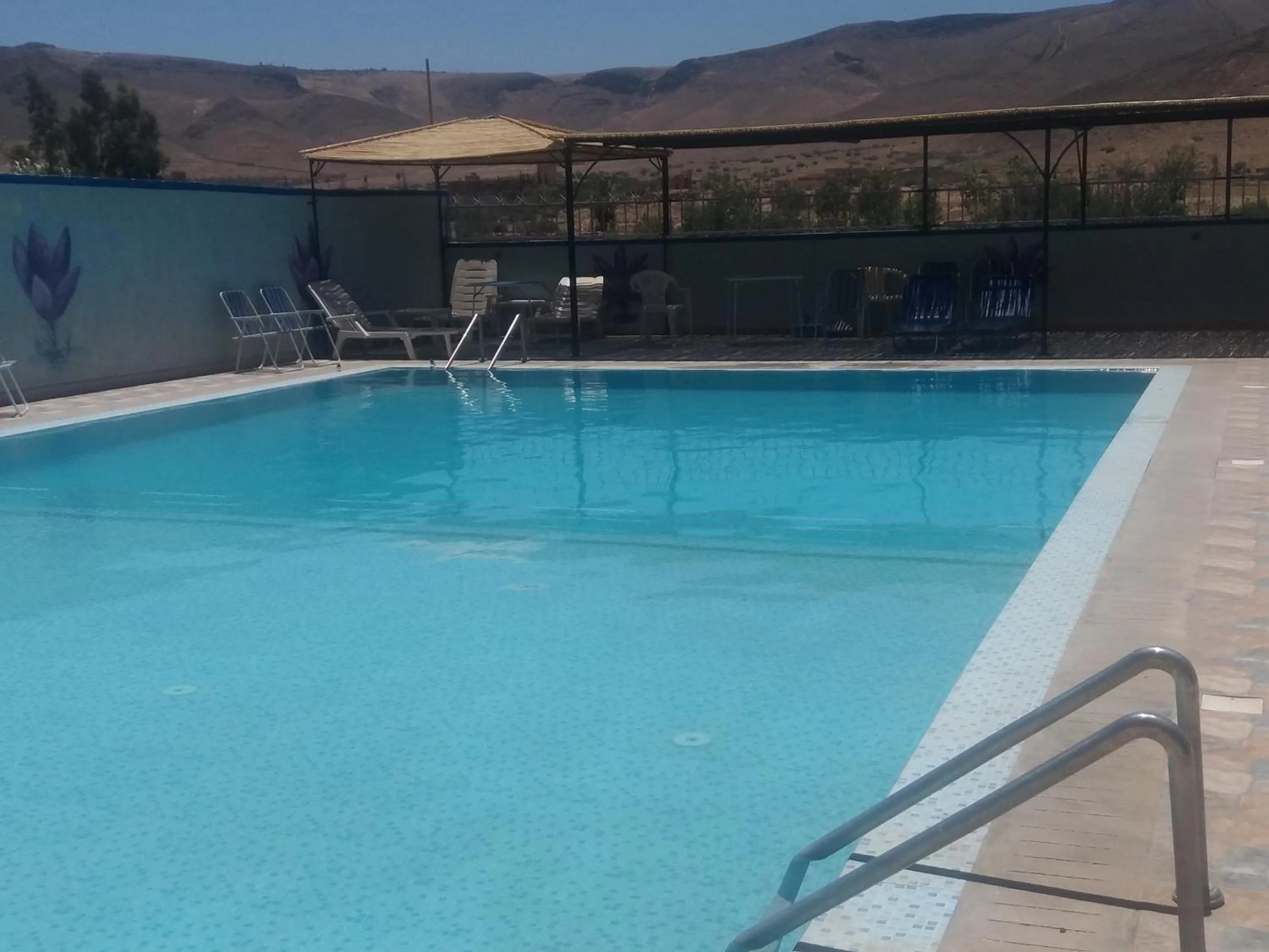 Swimming pool in Auberge Restaurant le Safran