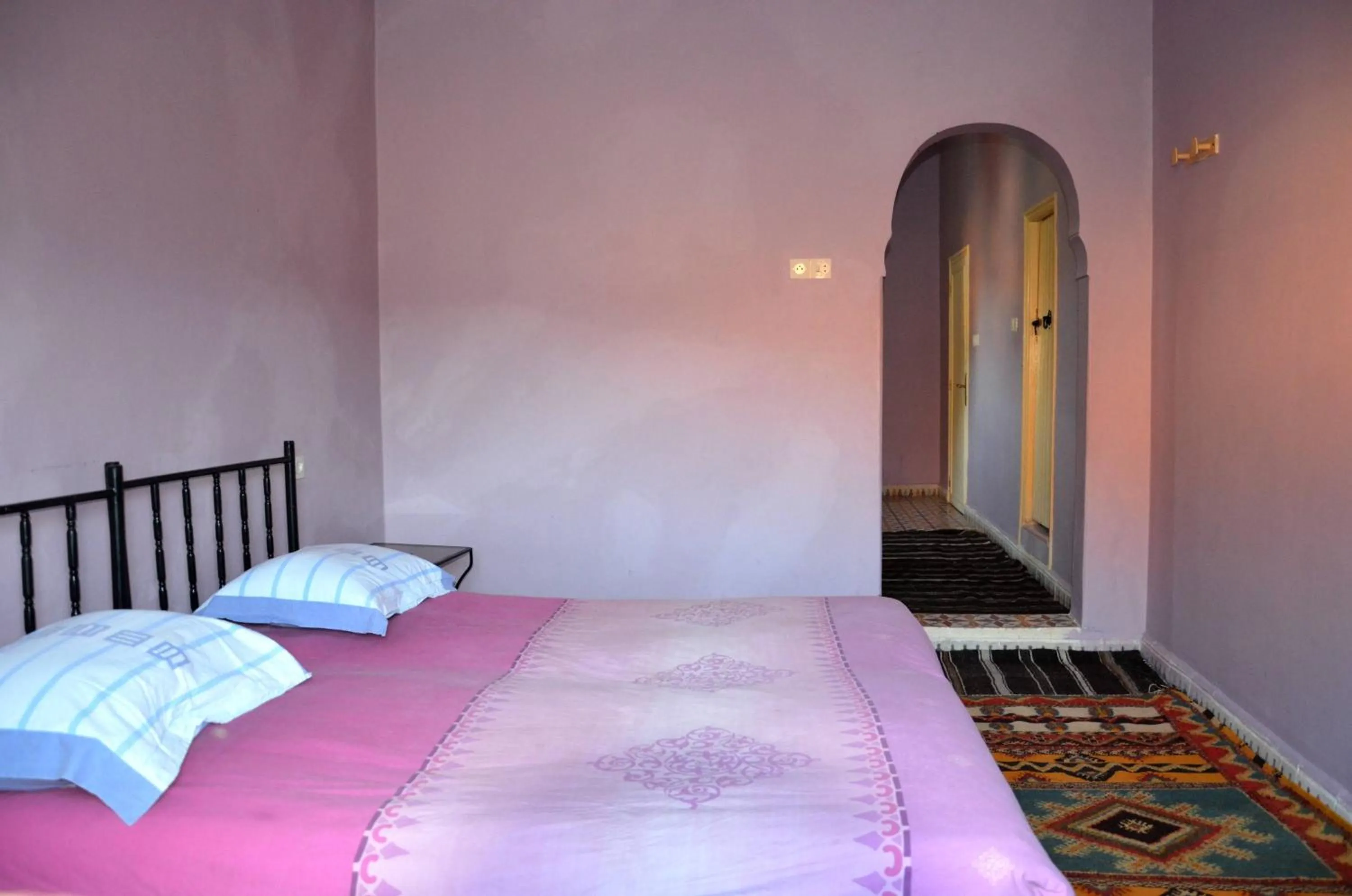 Photo of the whole room, Bed in Auberge Restaurant le Safran