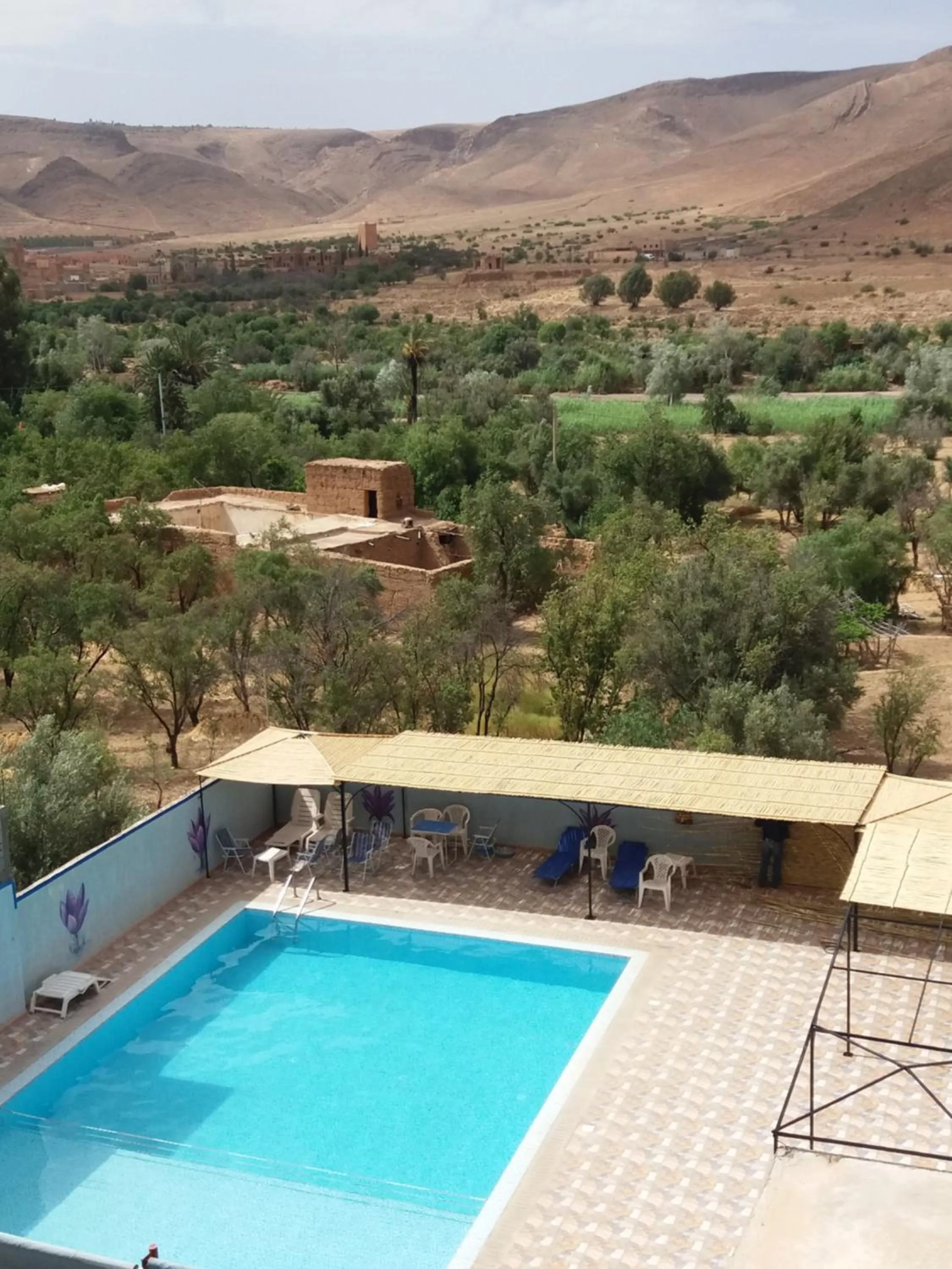 Swimming pool in Auberge Restaurant le Safran