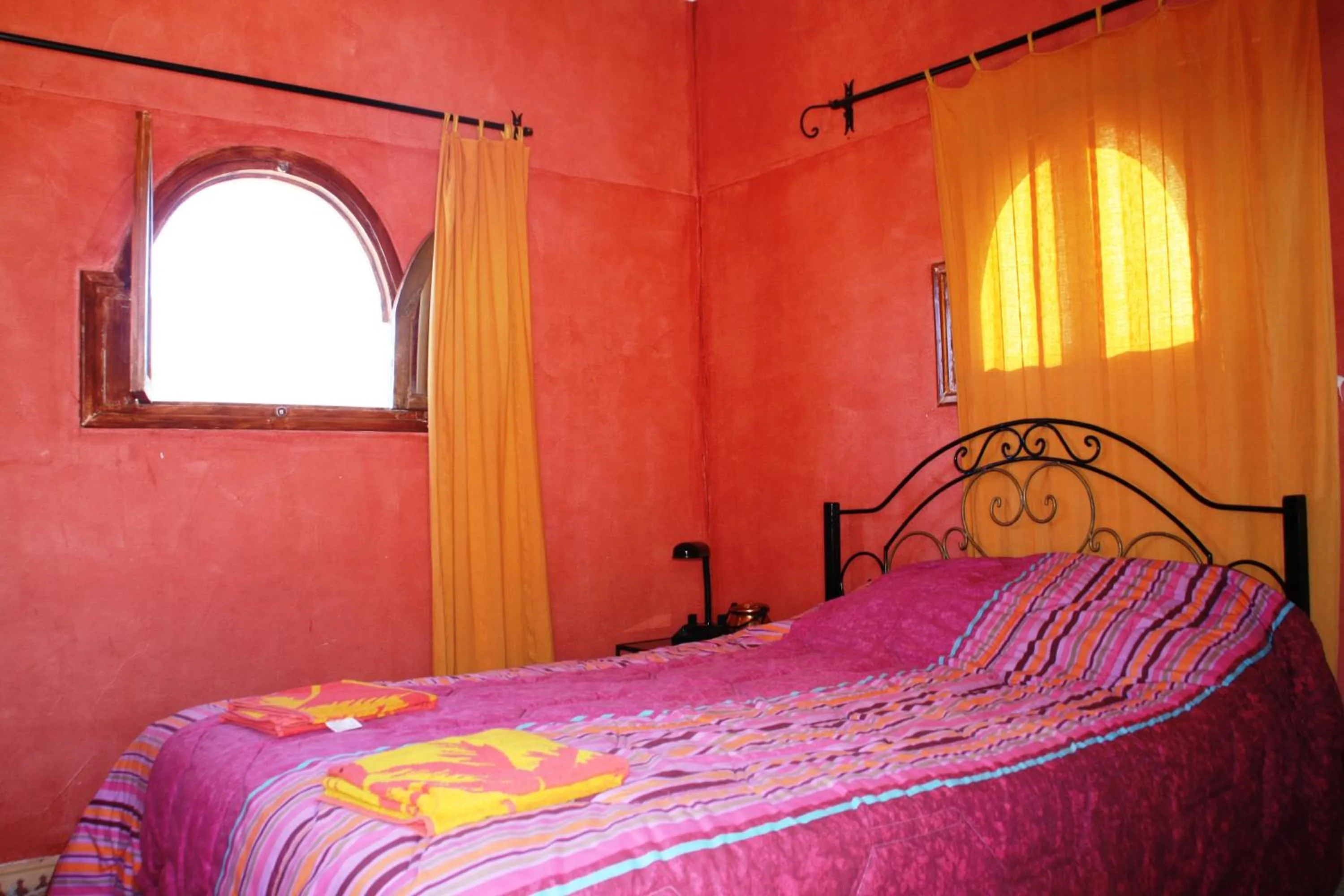 Decorative detail, Bed in Auberge Restaurant le Safran