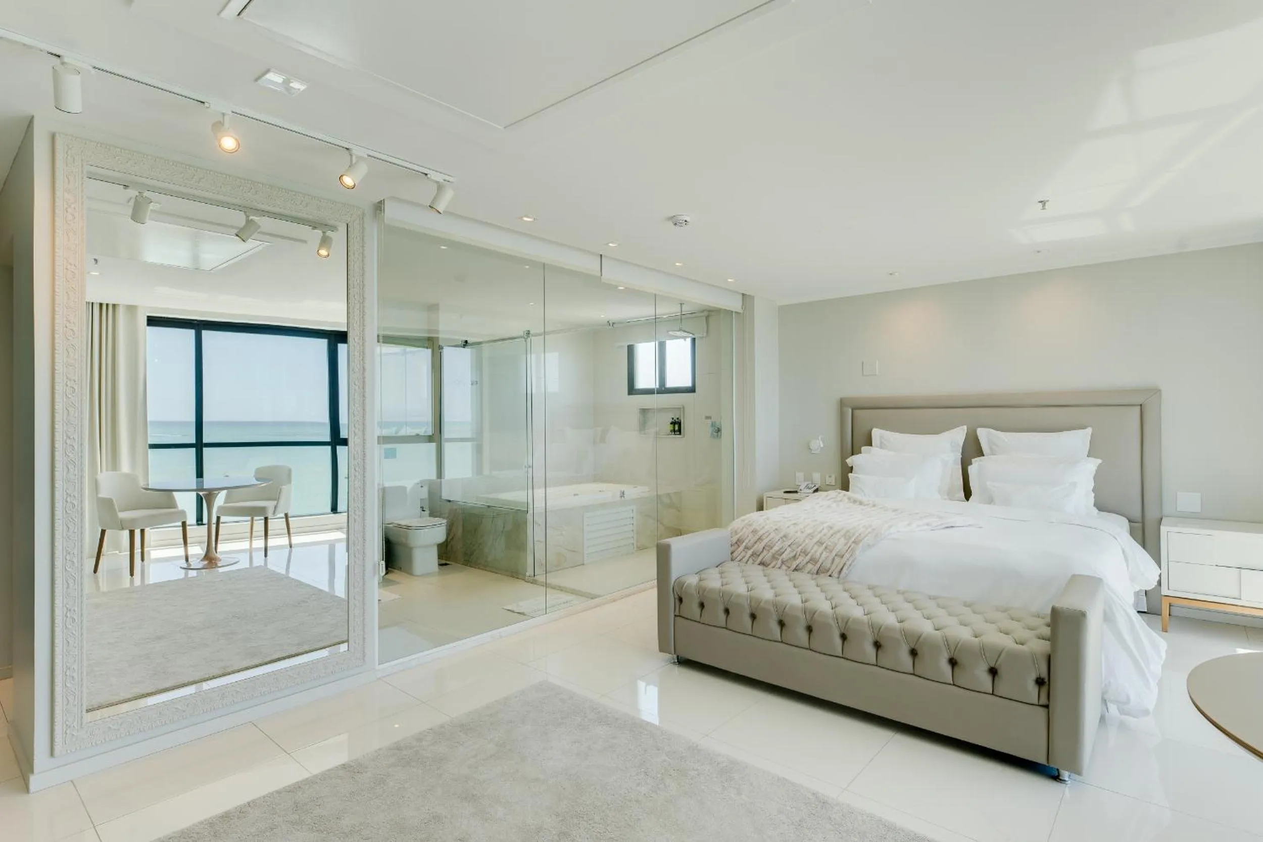 Photo of the whole room, Bed in Meridiano Hotel