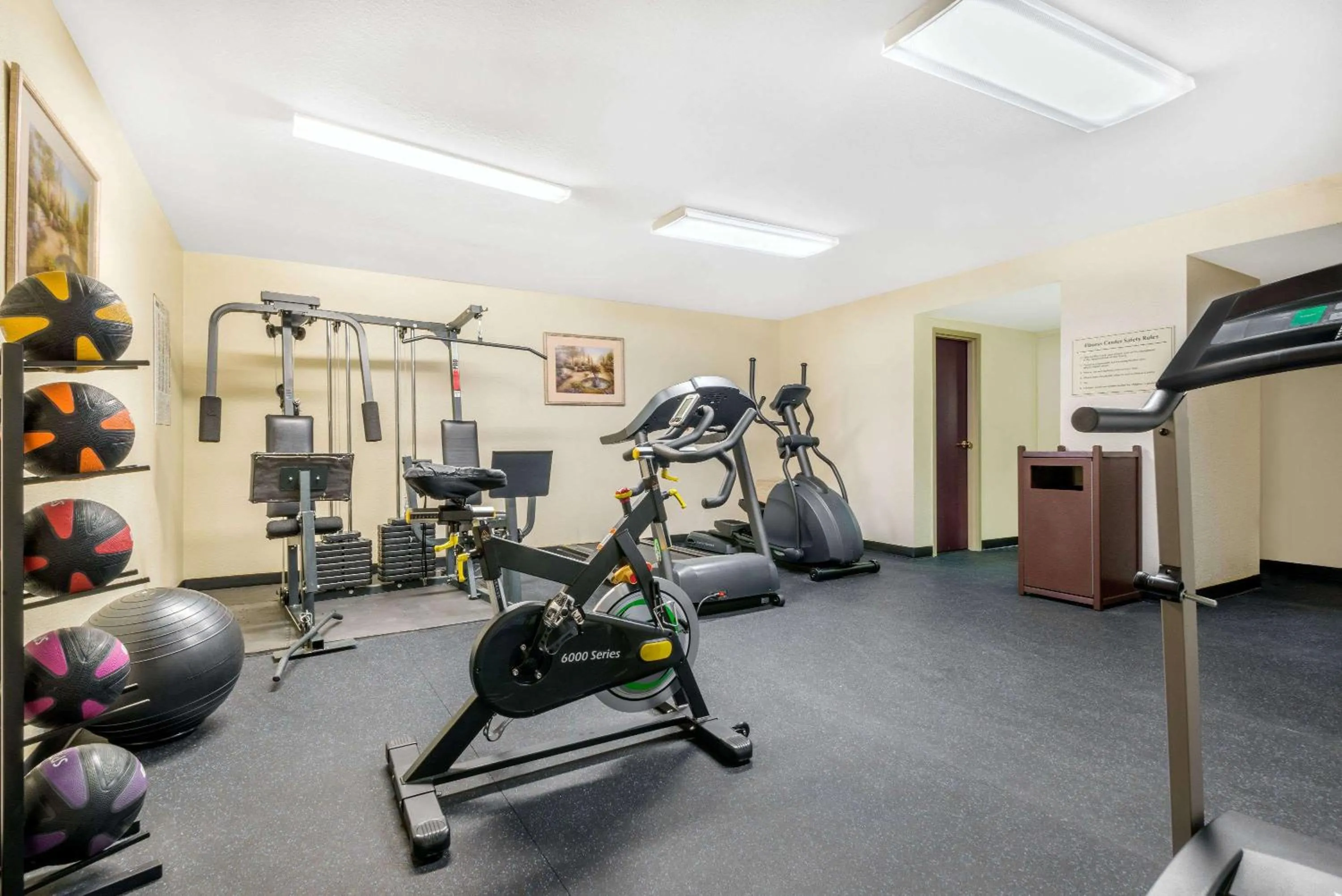 Fitness centre/facilities in Days Inn by Wyndham Indianapolis Northeast