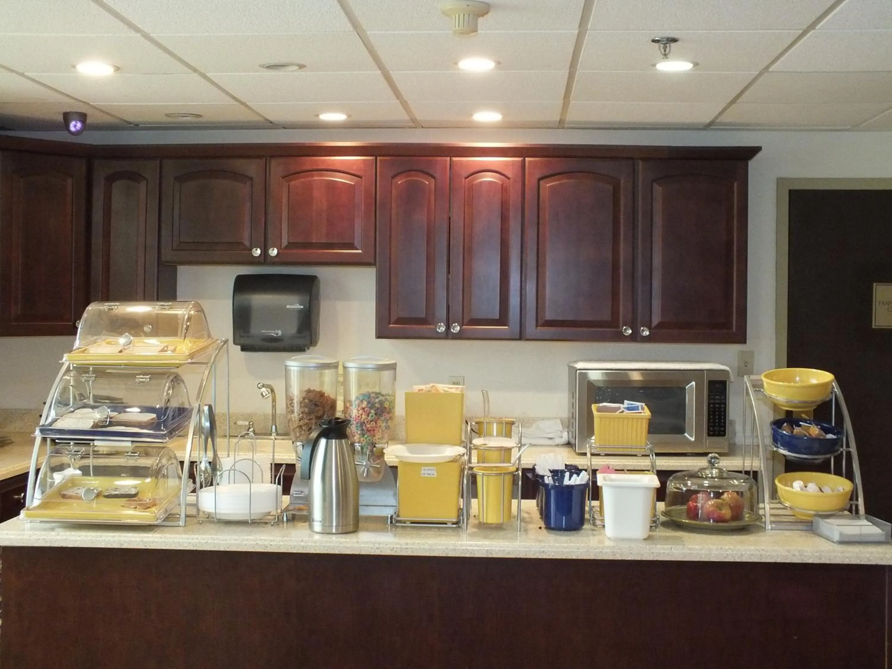Food and drinks in Days Inn by Wyndham Indianapolis Northeast