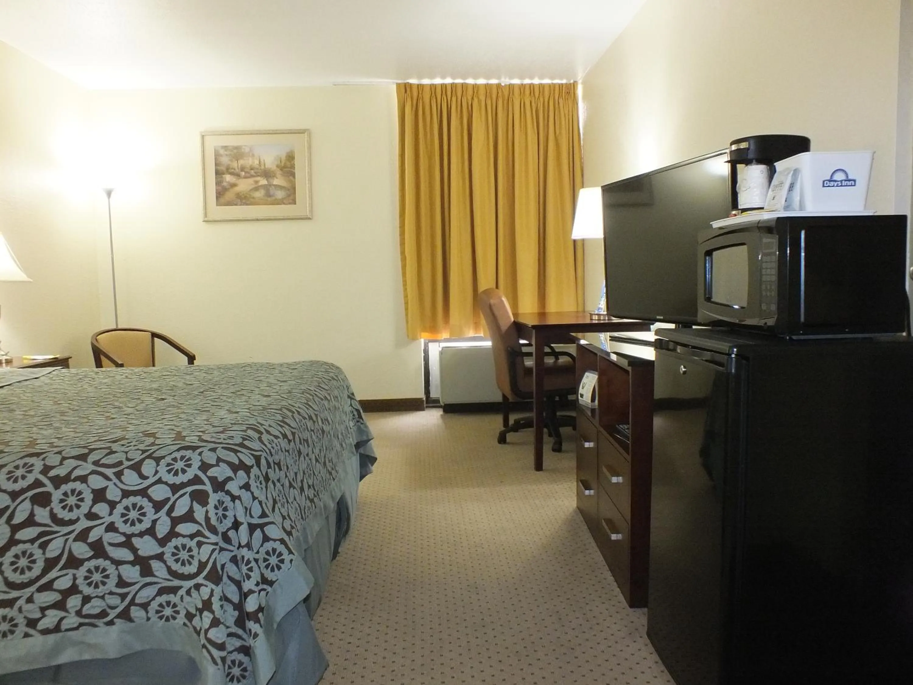 Photo of the whole room, Bed in Days Inn by Wyndham Indianapolis Northeast