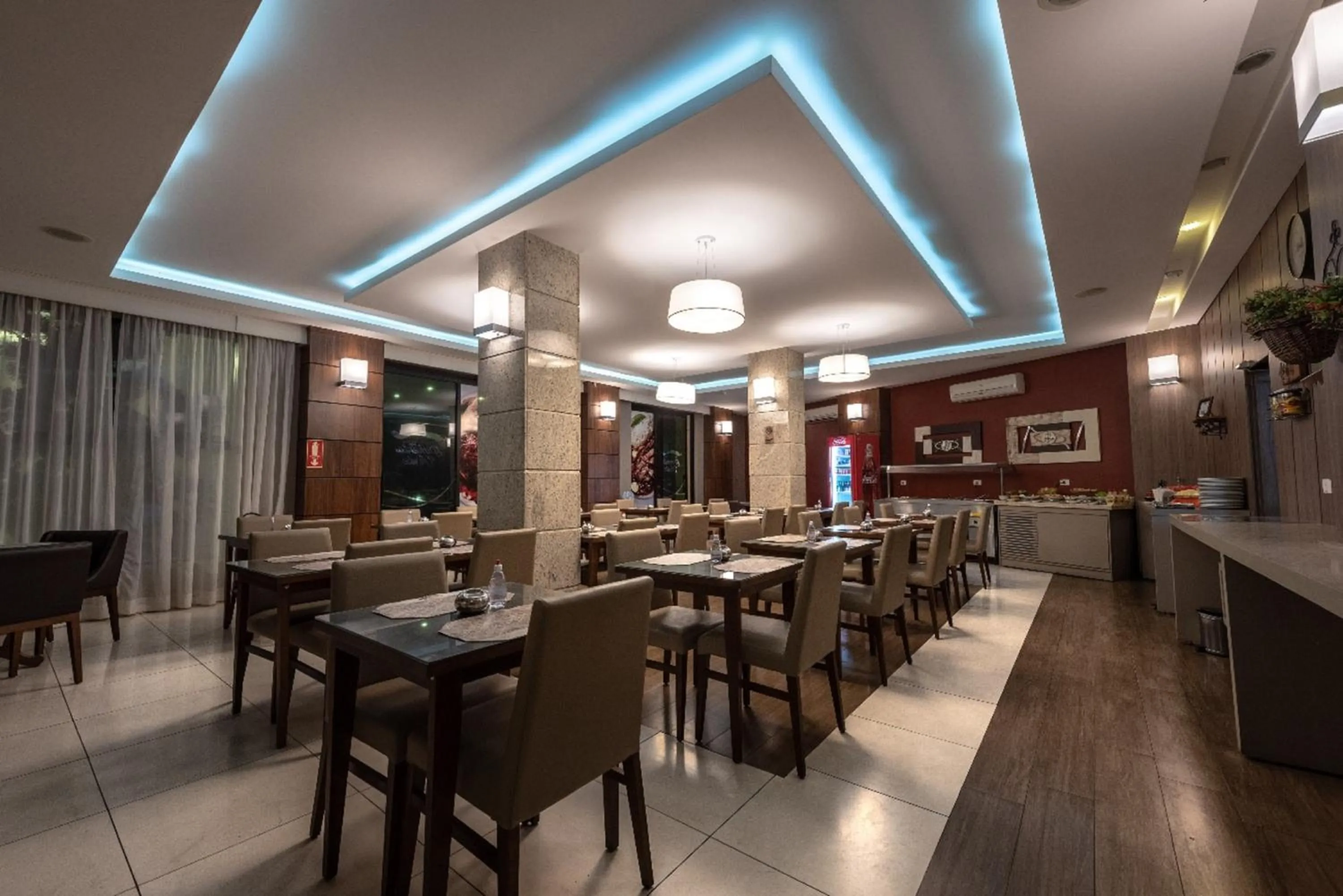 Restaurant/places to eat in Class Hotel Passos