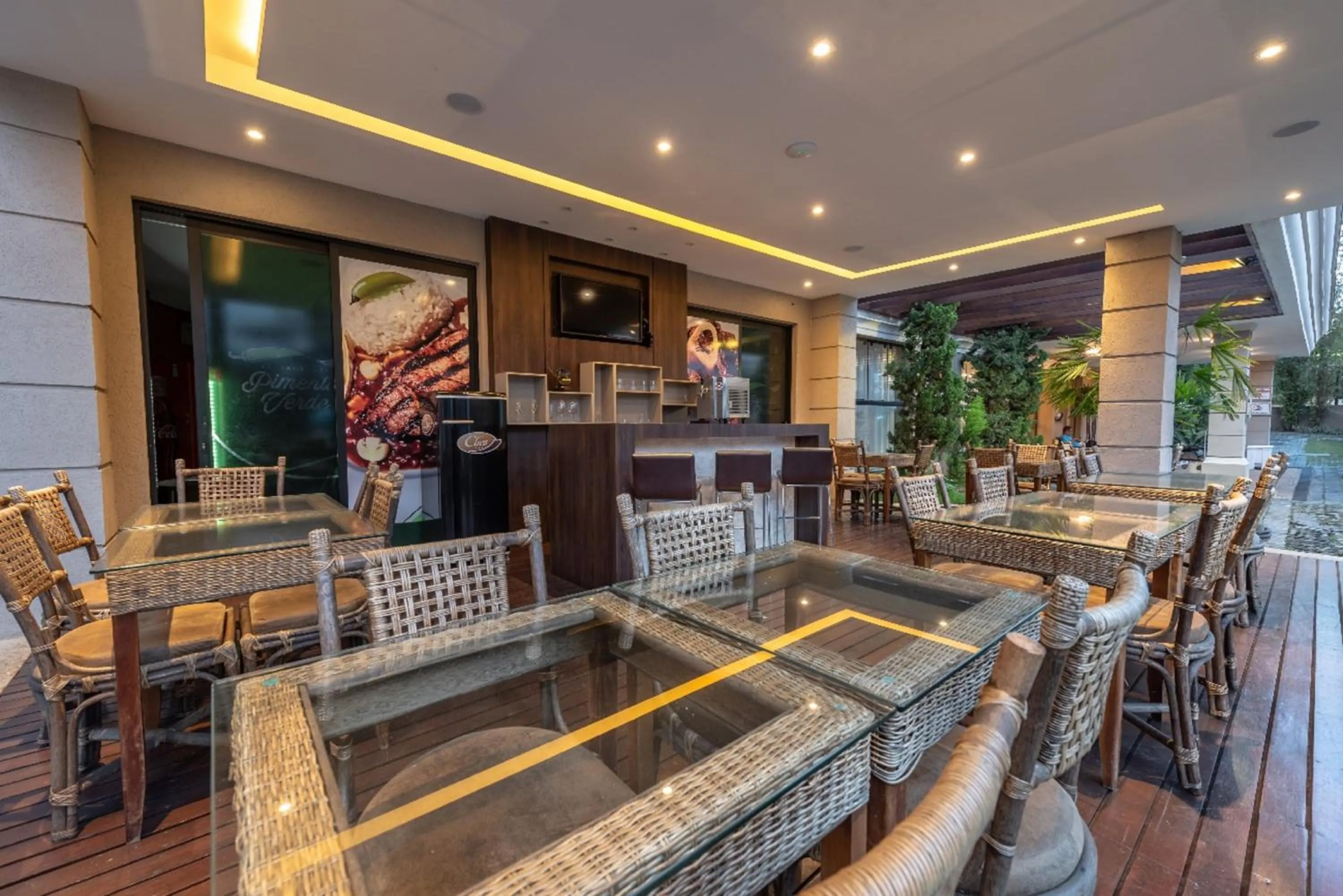 Restaurant/places to eat in Class Hotel Passos