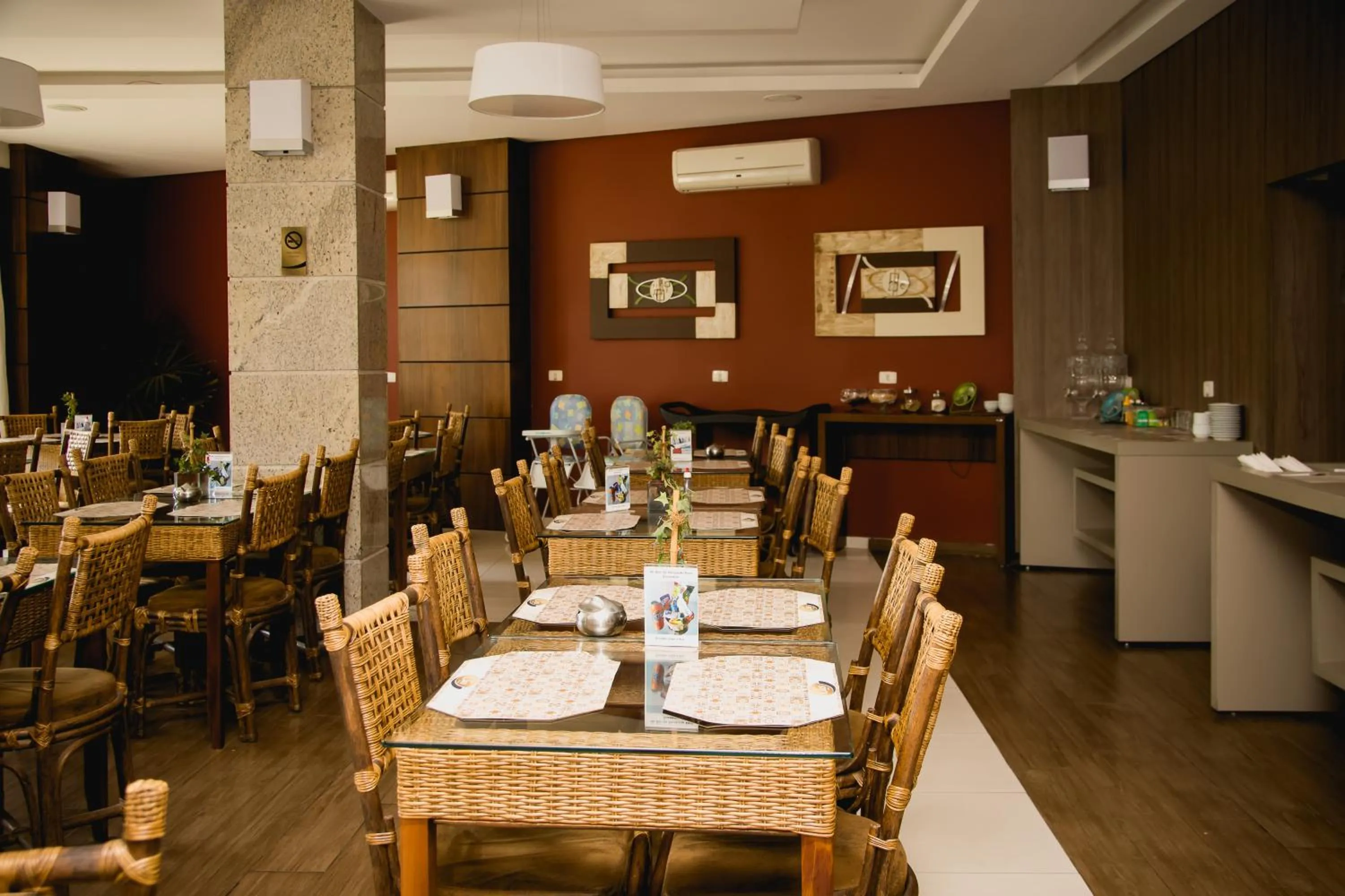 Restaurant/places to eat in Class Hotel Passos