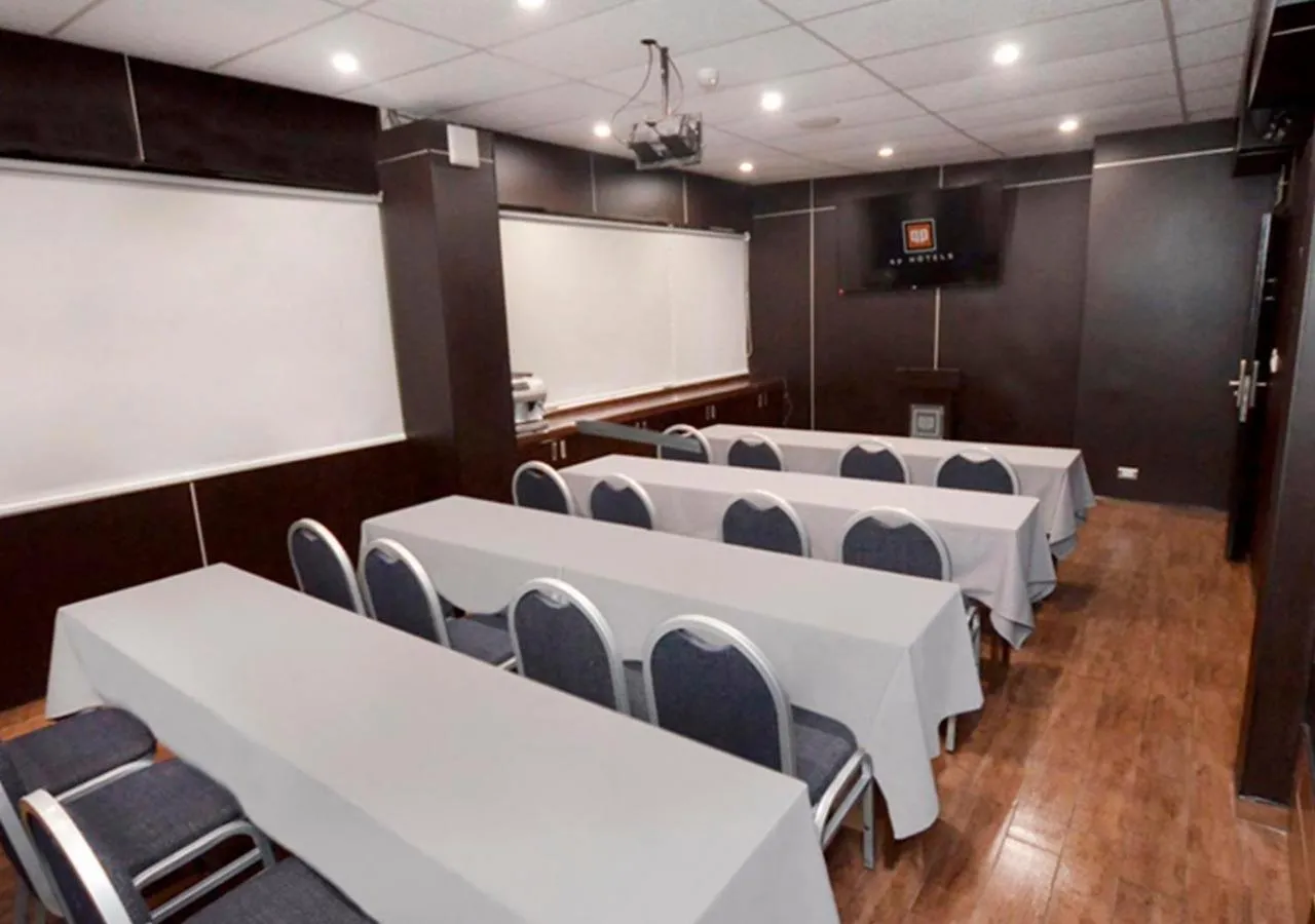 Meeting/conference room in qp Hotels Lima