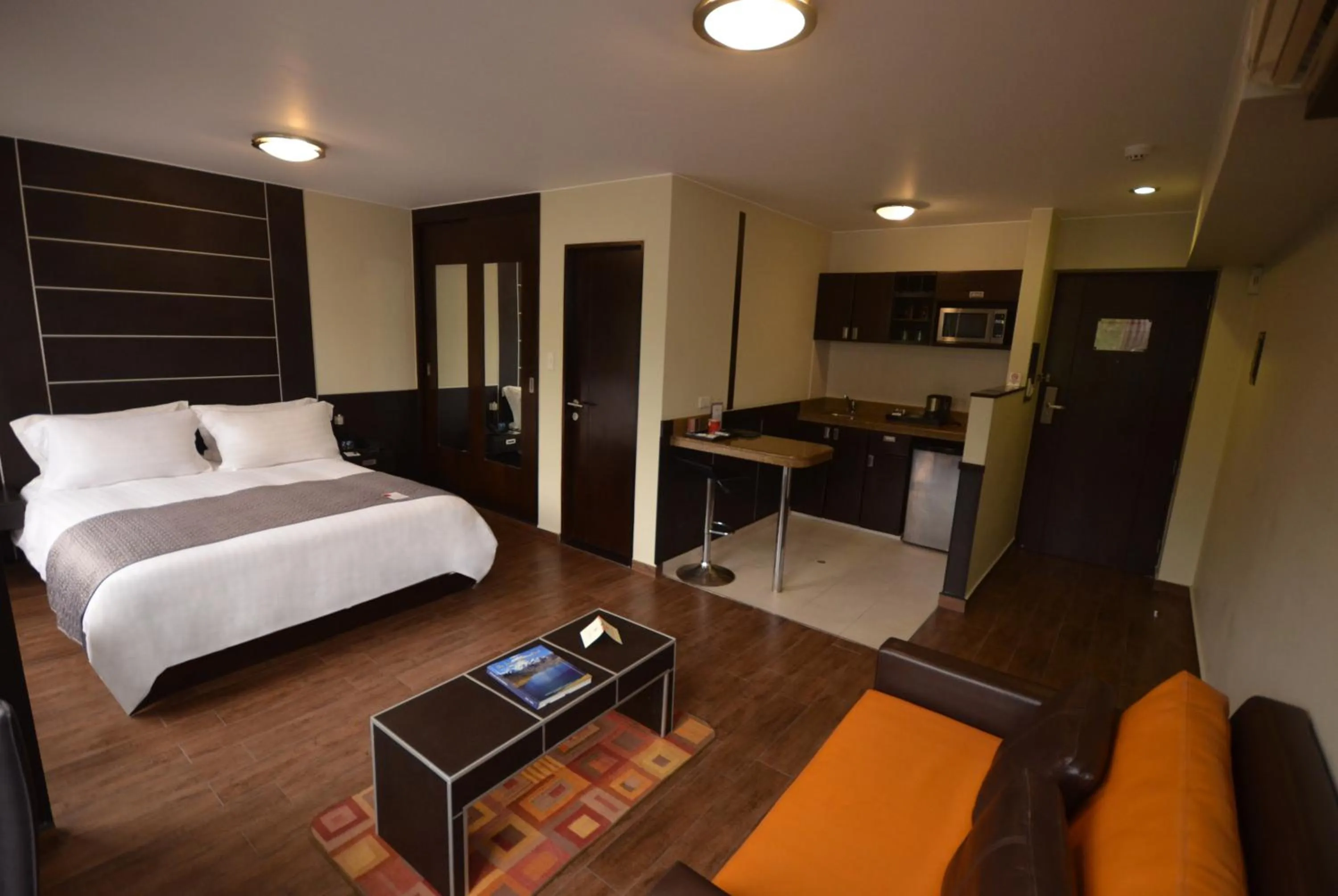 Living room, Bed in qp Hotels Lima