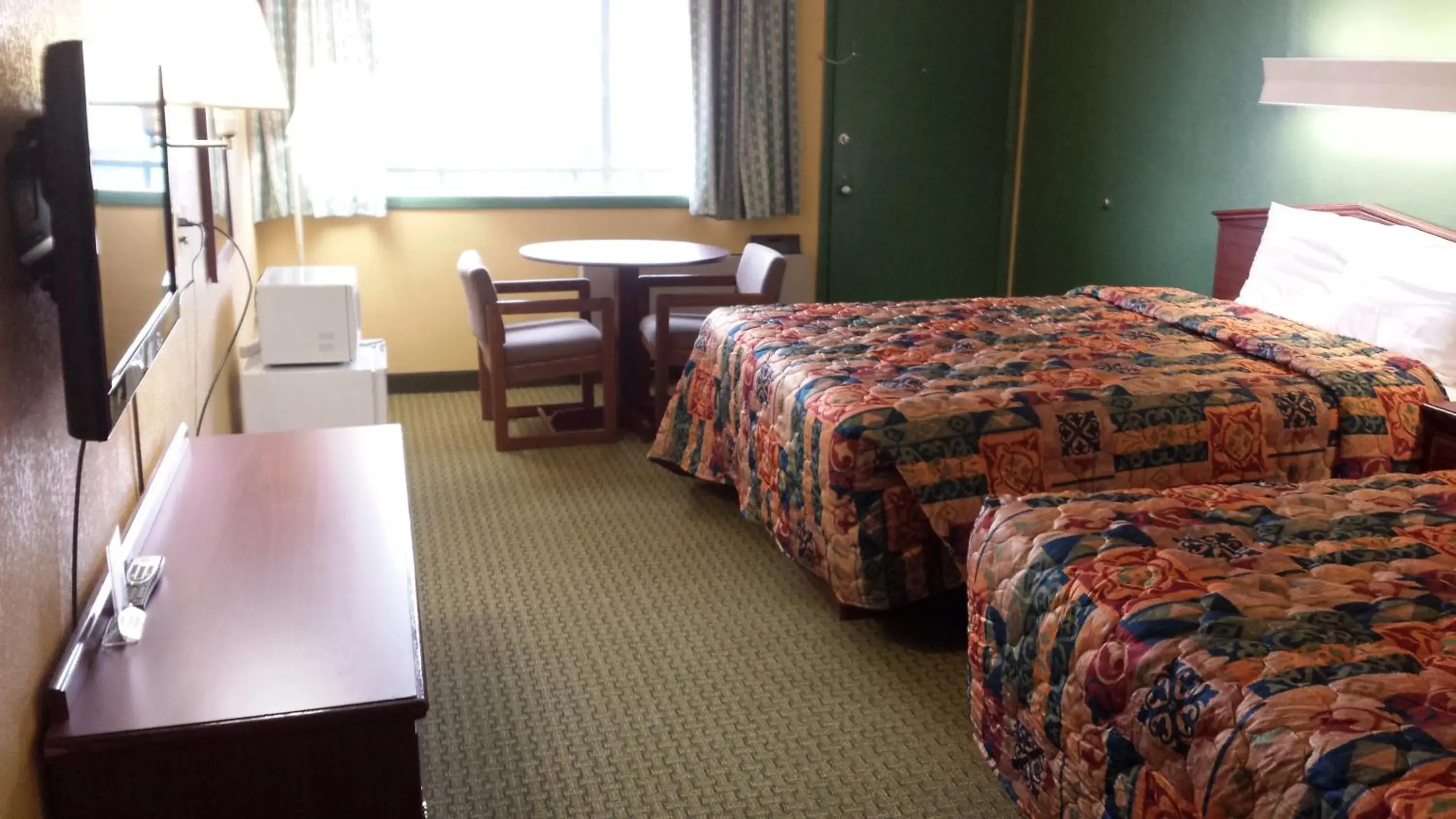 Queen Room with Two Queen Beds in Family Budget Inn Harrison Queen Room with Two Queen Beds in Family Budget Inn Harrison