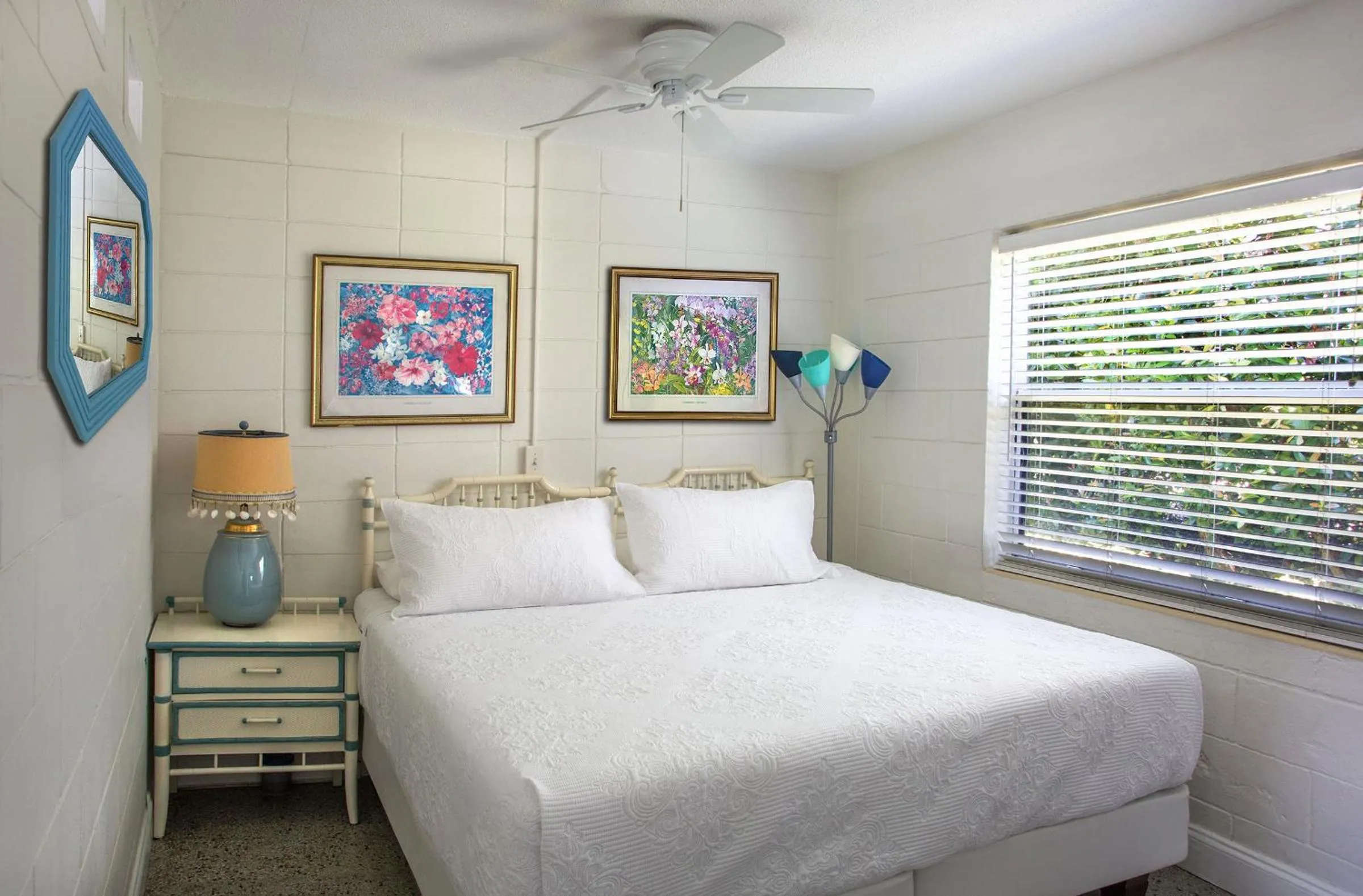 Bed in South Beach Place - Vero Beach