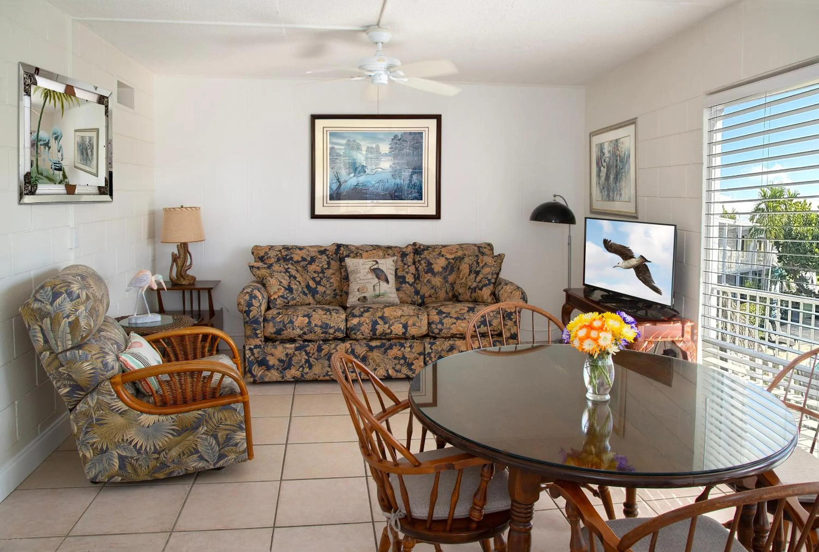 Dining area in South Beach Place - Vero Beach