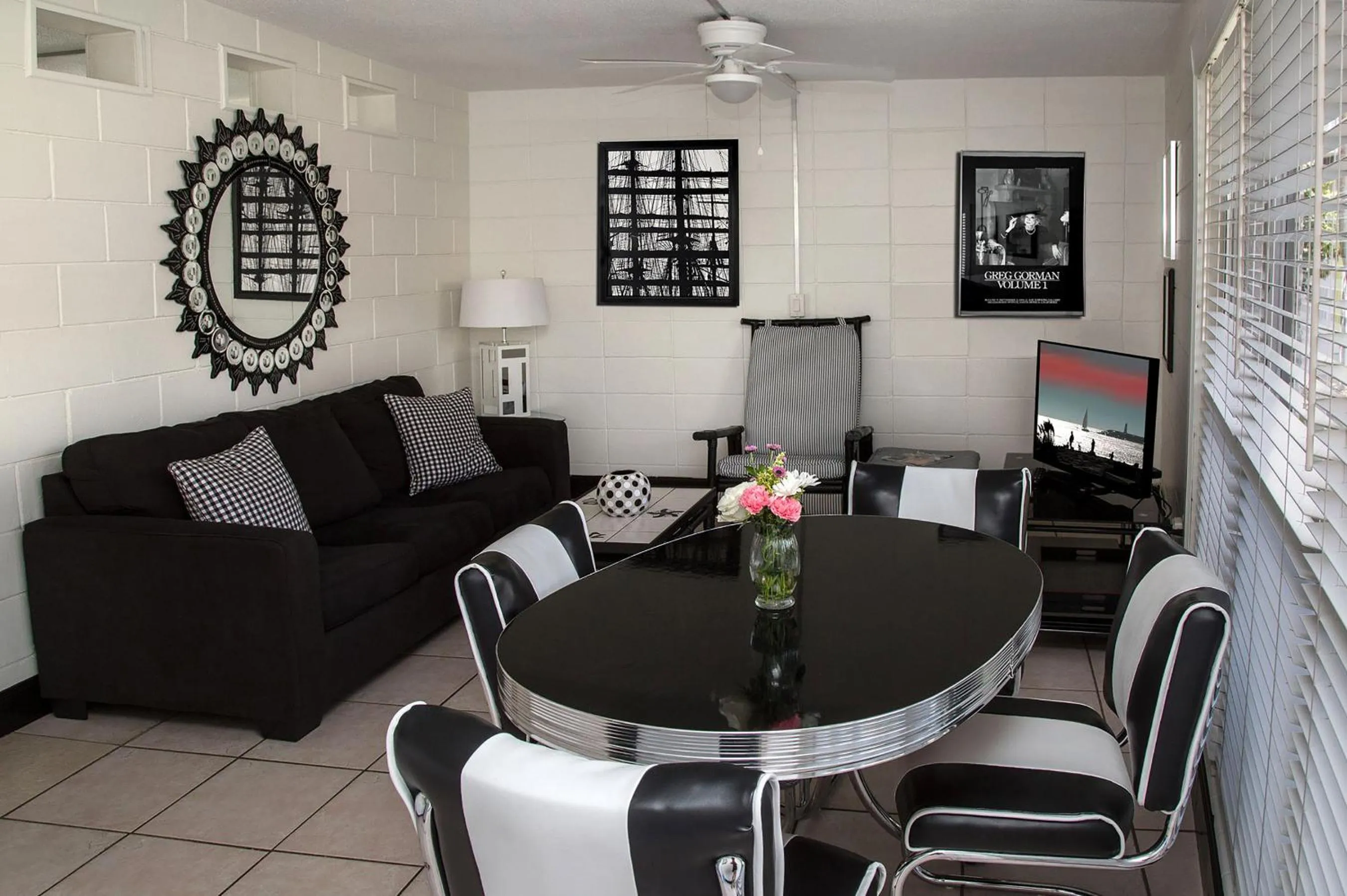 Dining area in South Beach Place - Vero Beach