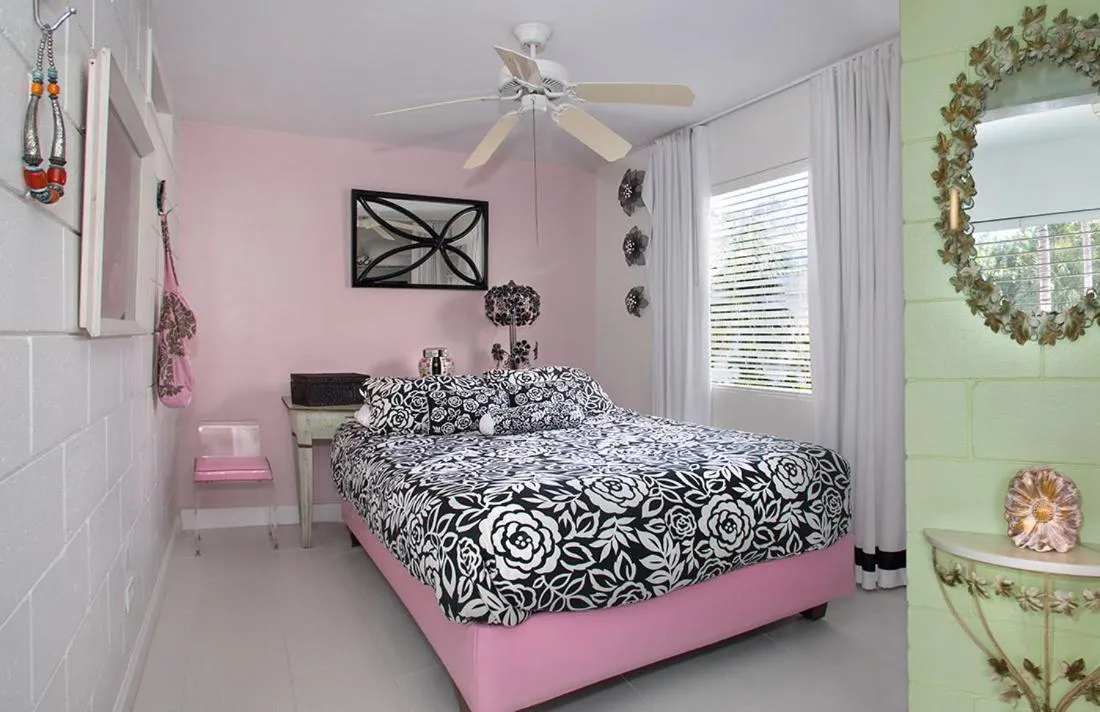 Bed in South Beach Place - Vero Beach