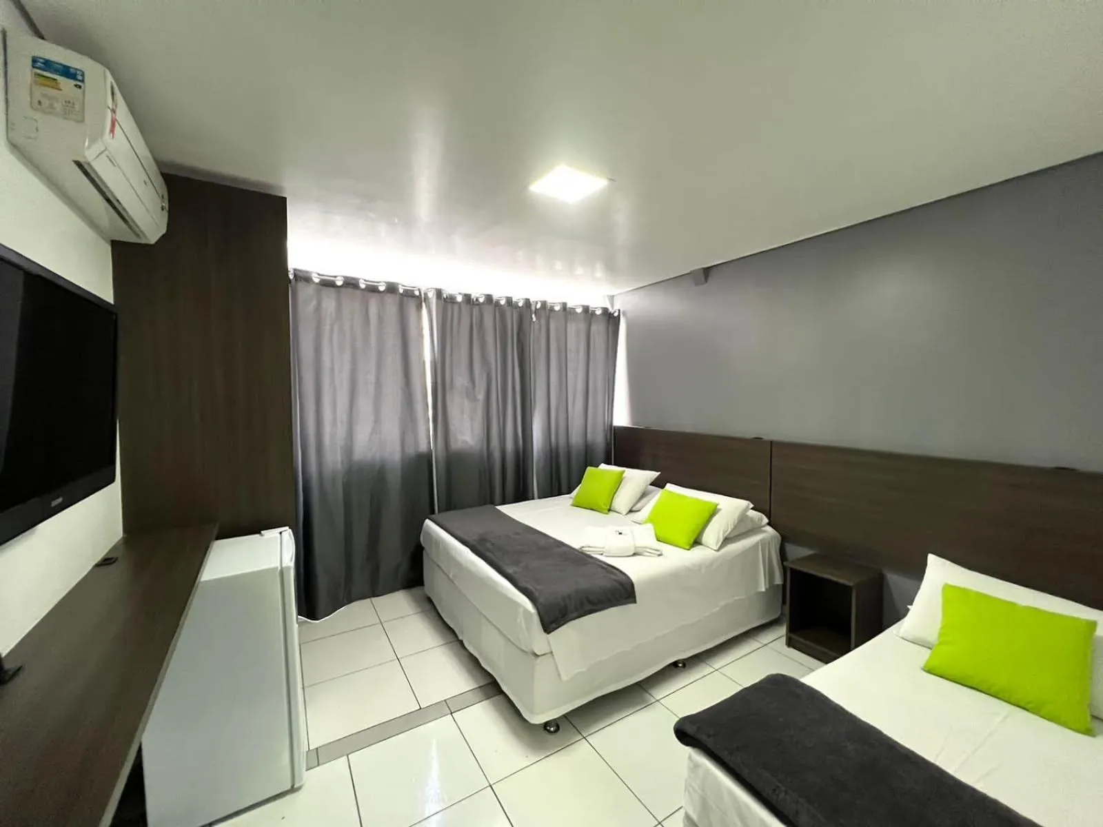 Photo of the whole room, Bed in Rezende Suítes