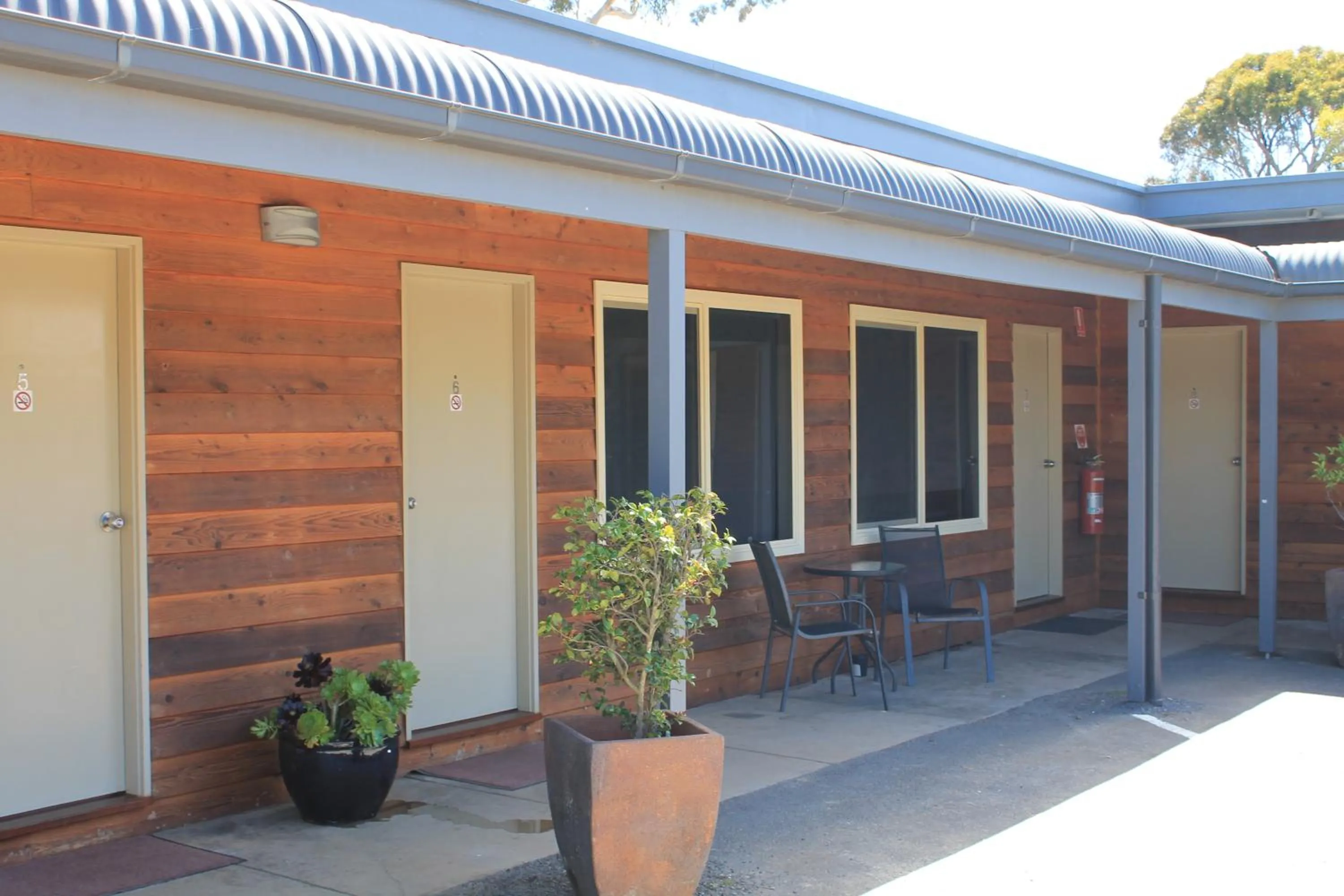 Facade/entrance in Chalambar Motel